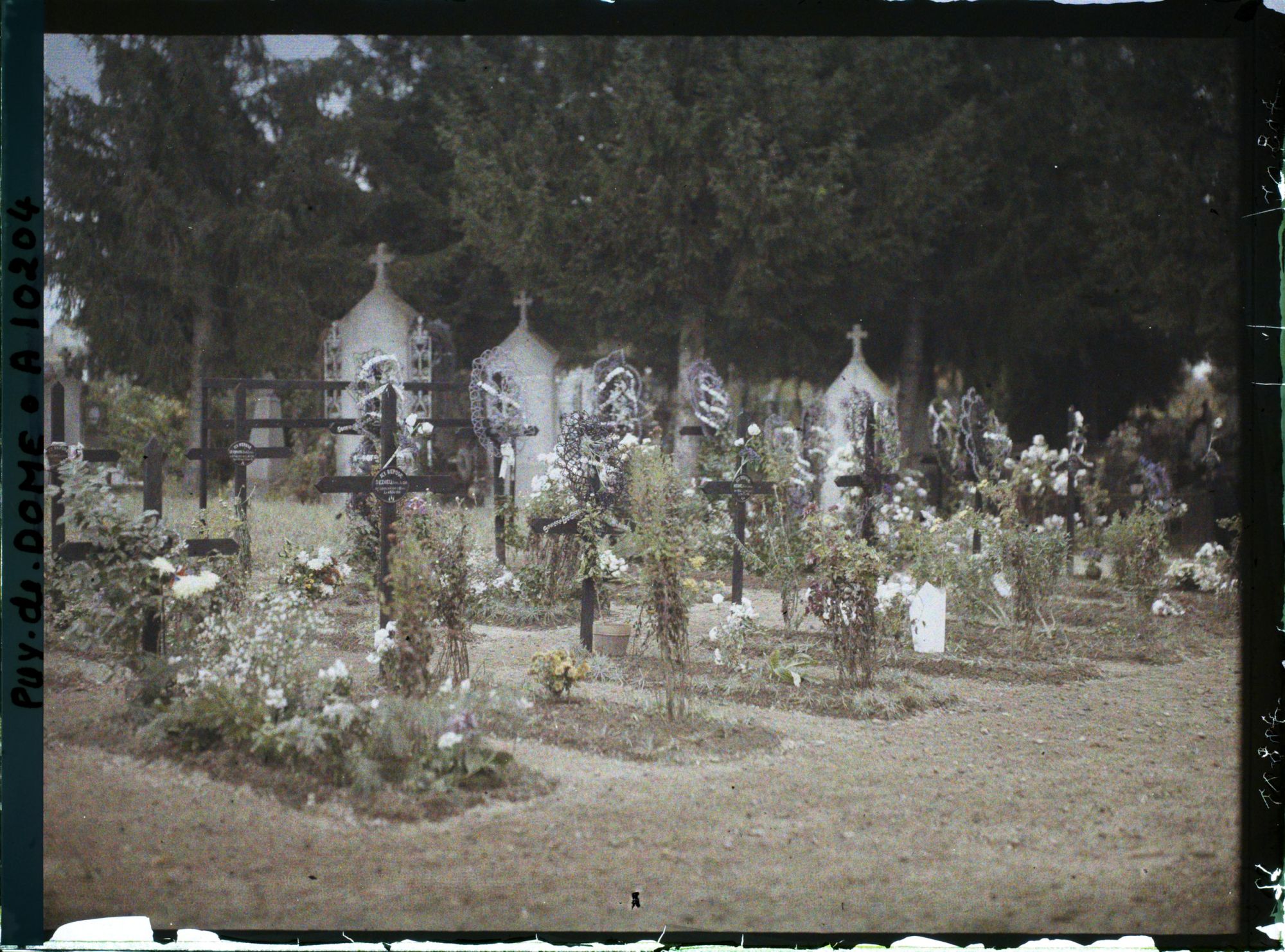Image représentant France, Issoire, Cimetière militaire à Issoire