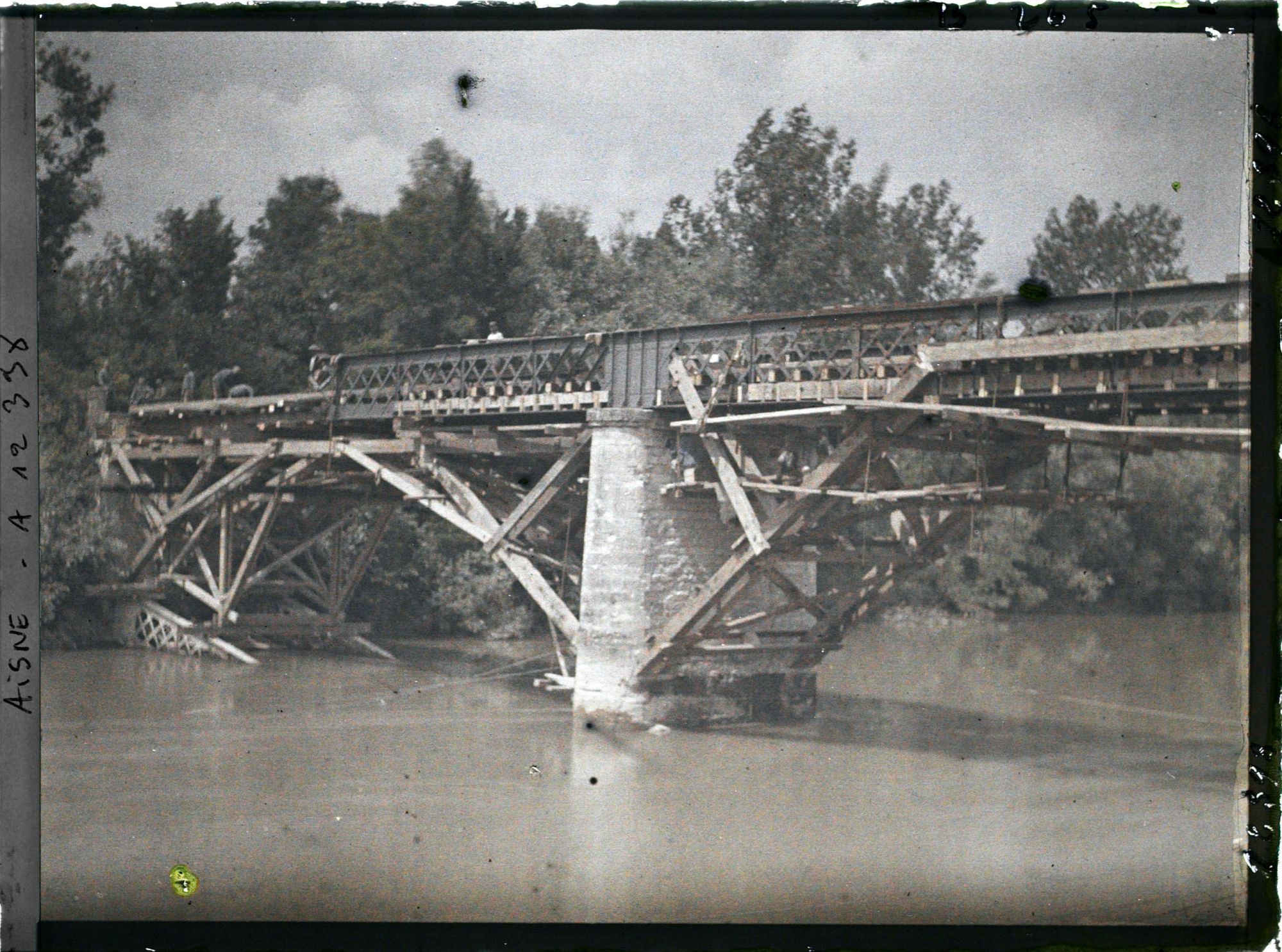 Image représentant France, Missy-s/-Aisne, Pont détruit par les Allemands et reconstruit par le Génie Français