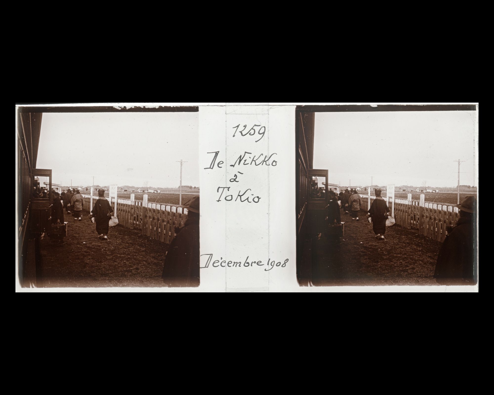 Image représentant Le train arrêté à la station d'Ishibashi