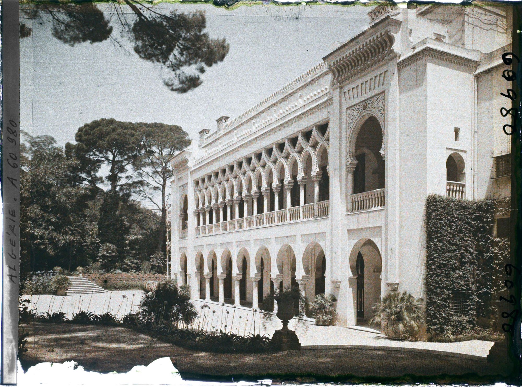 Image représentant La salle des fêtes du palais d'été du Gouverneur