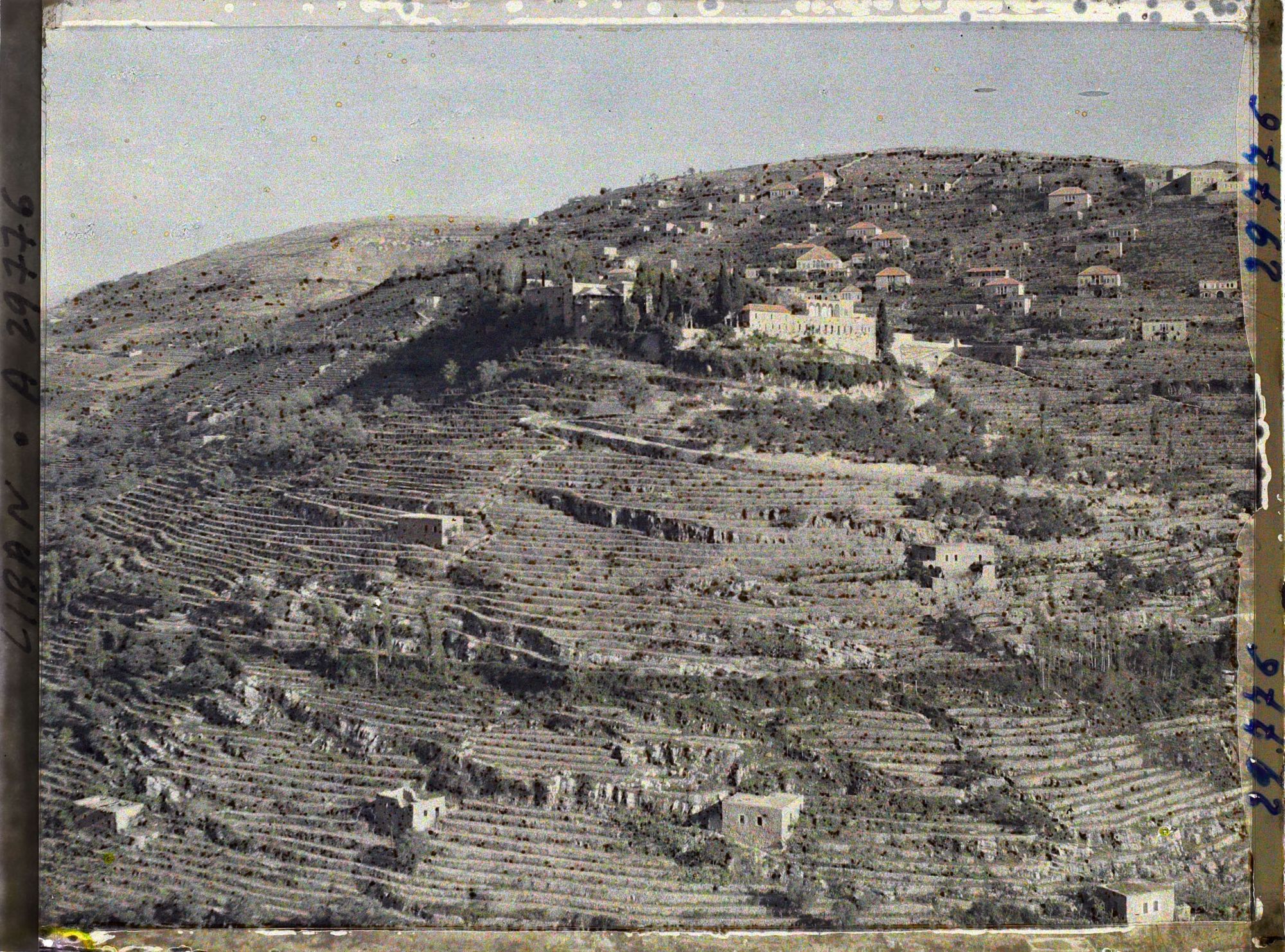Image représentant Panorama vers Beit ed-Dine avec ses cultures en terrasses