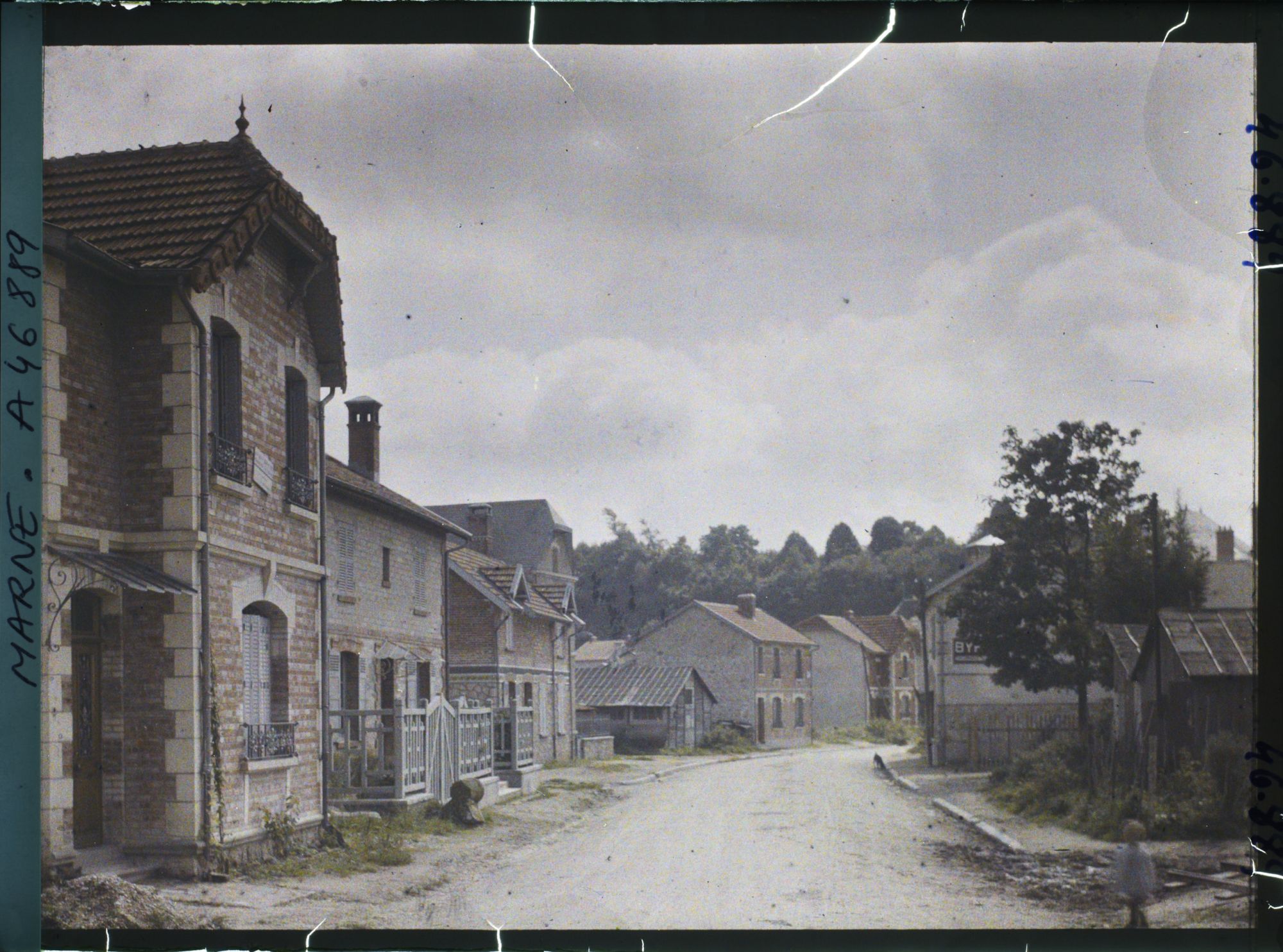 Image représentant France, Vienne le Château Marne (475 h.), Grande Rue