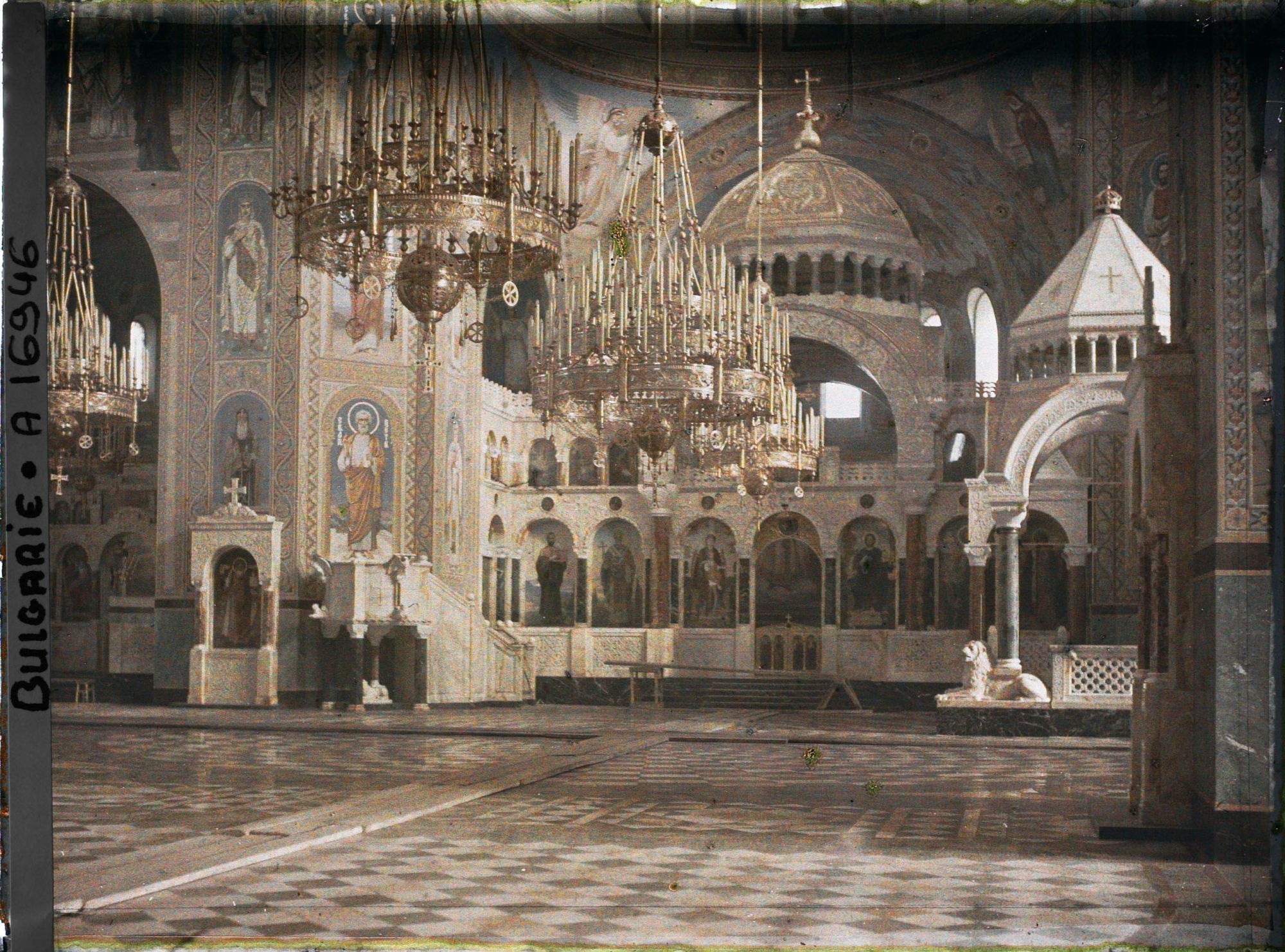 Image représentant Intérieur de la cathédrale Alexandre-Nevski