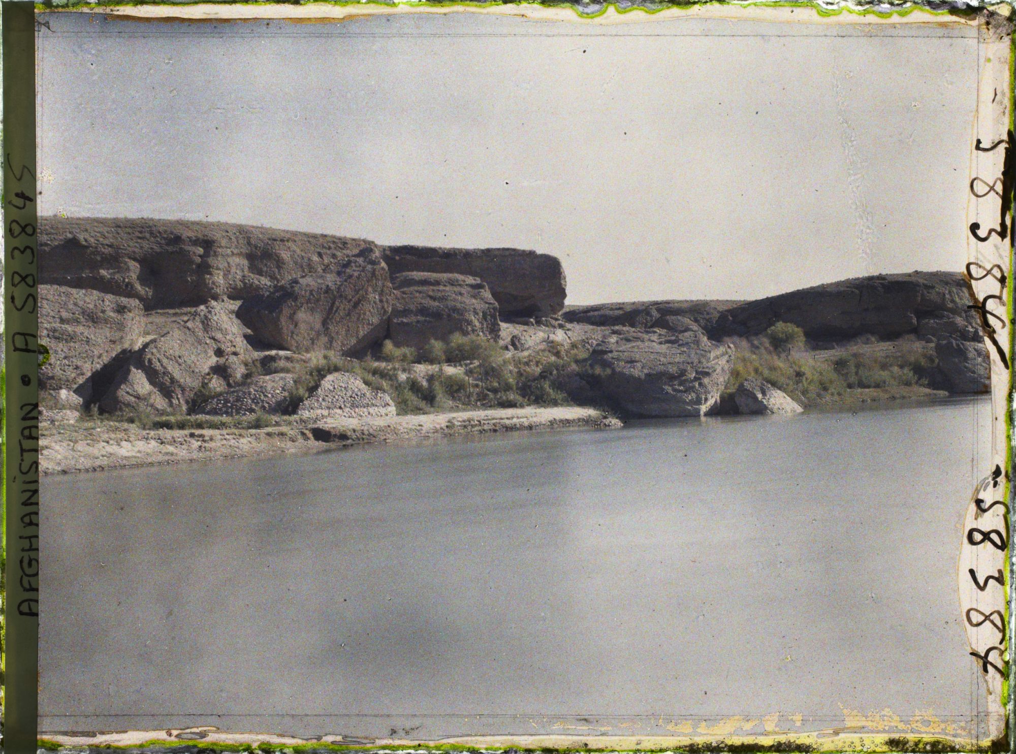 Image représentant Berges du fleuve Helmand