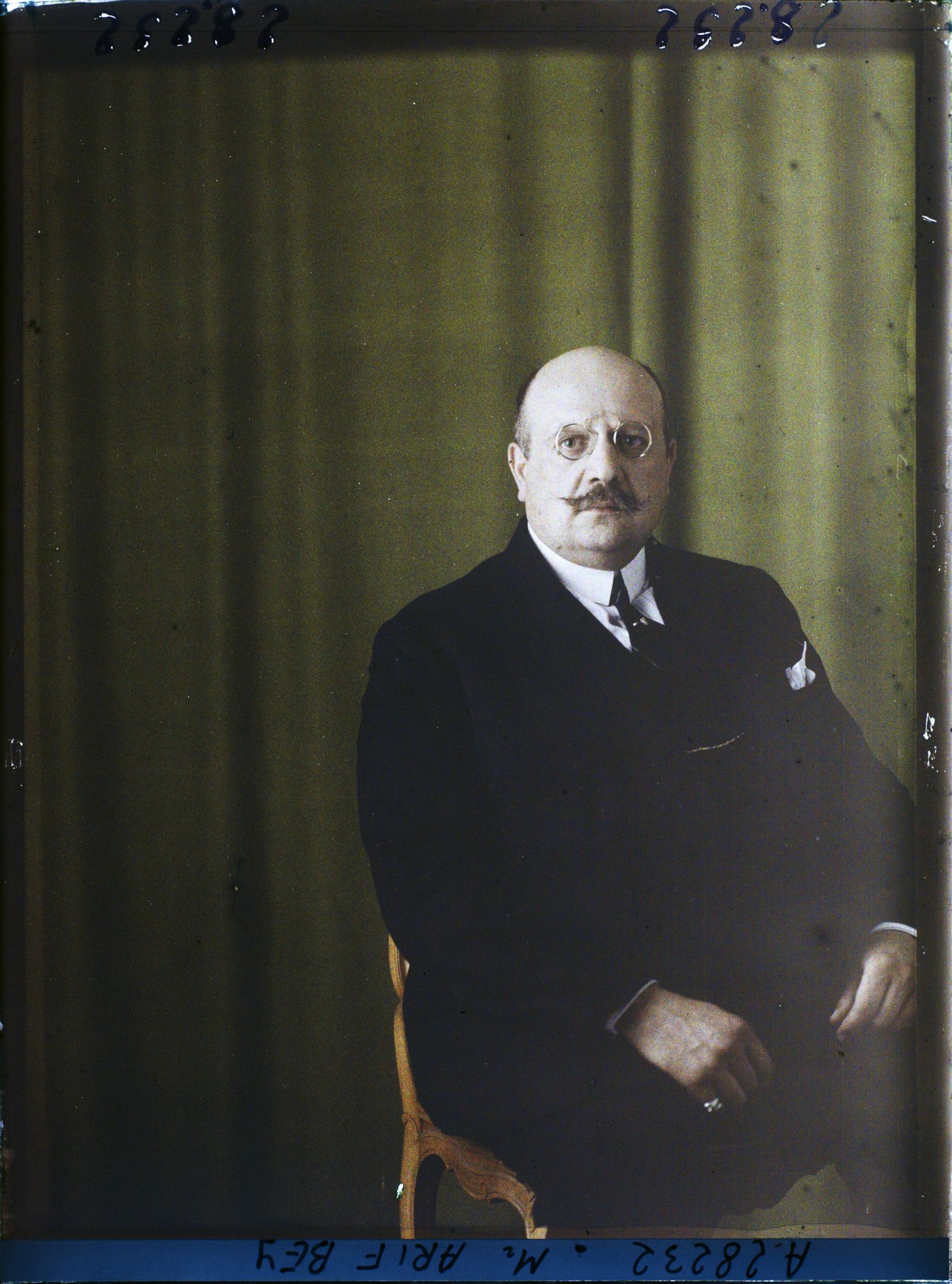 Image représentant Monsieur Arif Bey