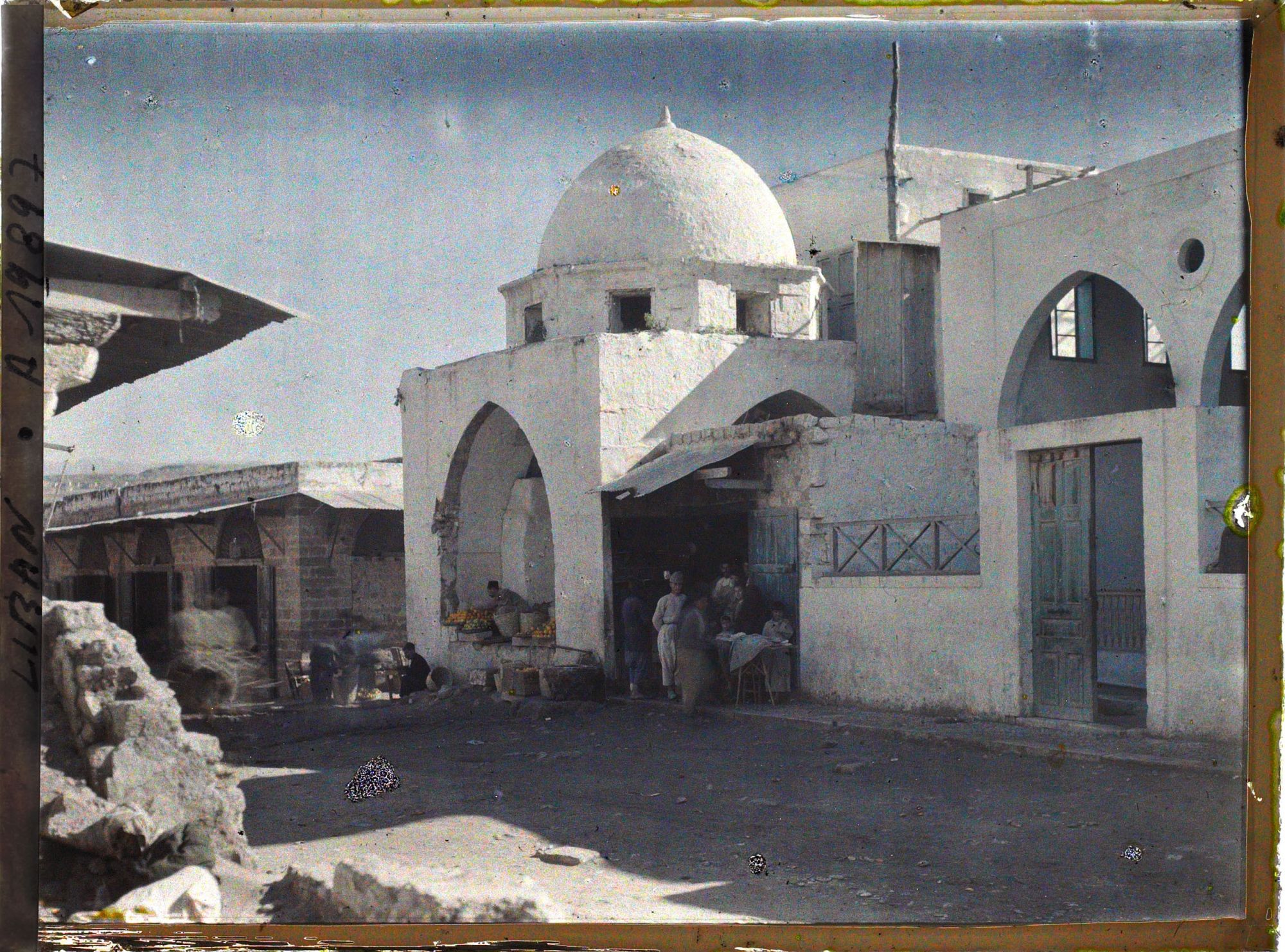 Image représentant Dans une rue de la ville