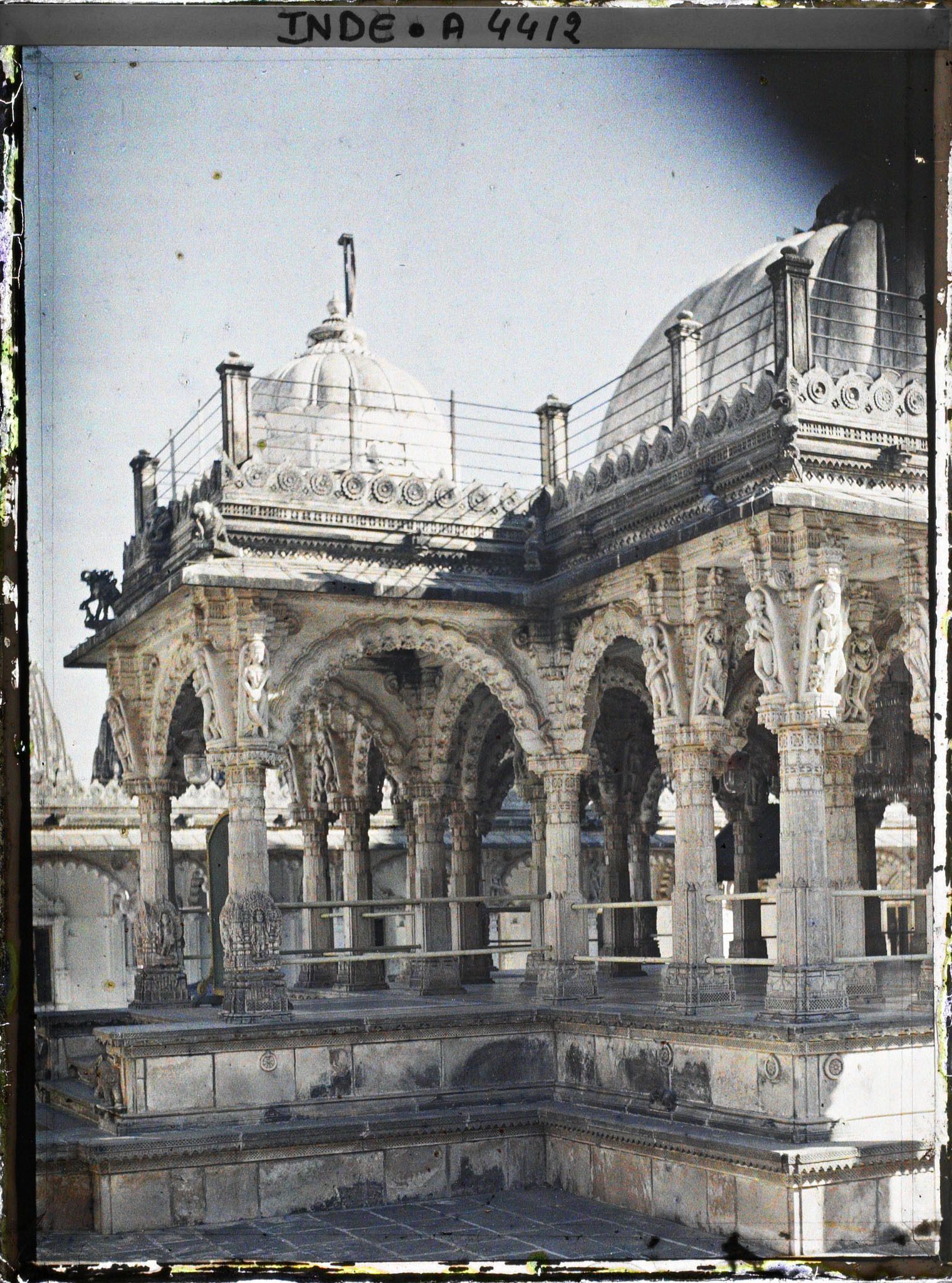 Image représentant L'entrée du temple jaïn Hathi Singh