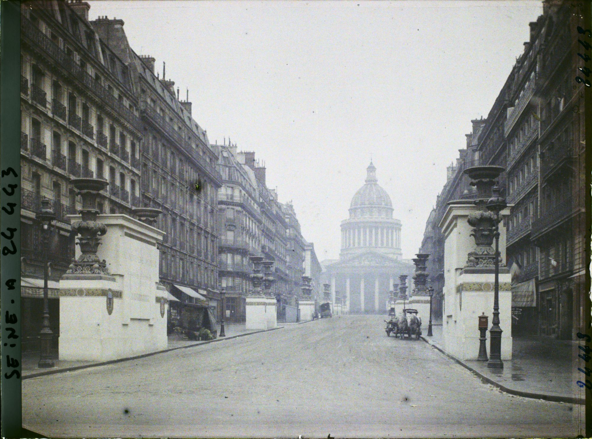 Image représentant La rue Soufflot décorée pour le Cinquantenaire de la IIIe République