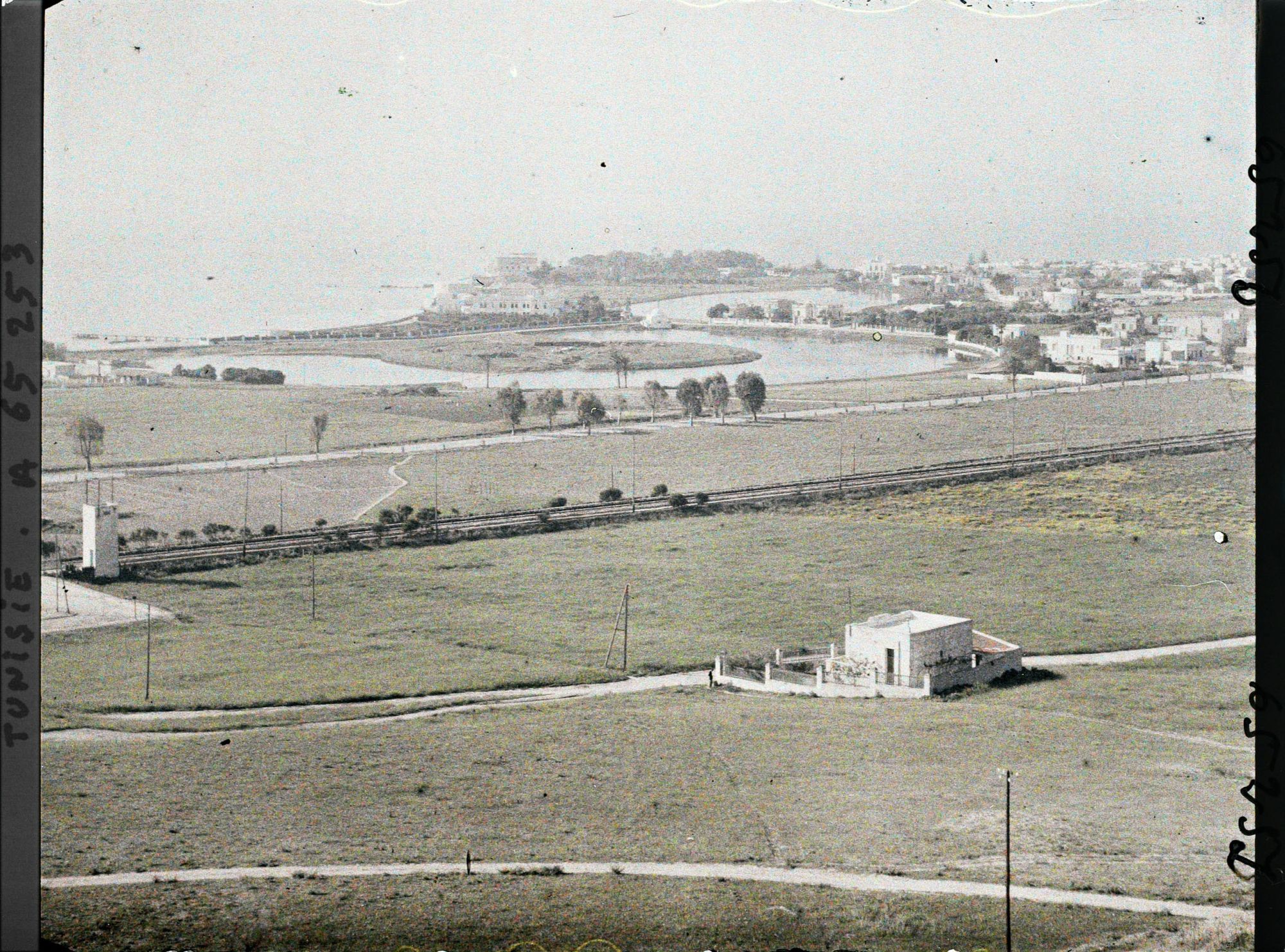 Image représentant Vue générale du double port punique prise depuis la colline de Saint-Louis qui domine Carthage