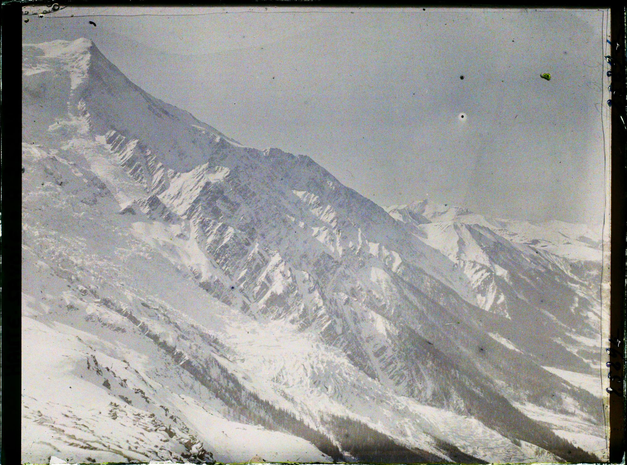 Image représentant France Les Alpes, Le Plan de l'aiguille, L'aige du Gouter, les Rochers des Rognes, le Mt Joly, le Mt Lachat et le Glacier inférieur des Bossons
