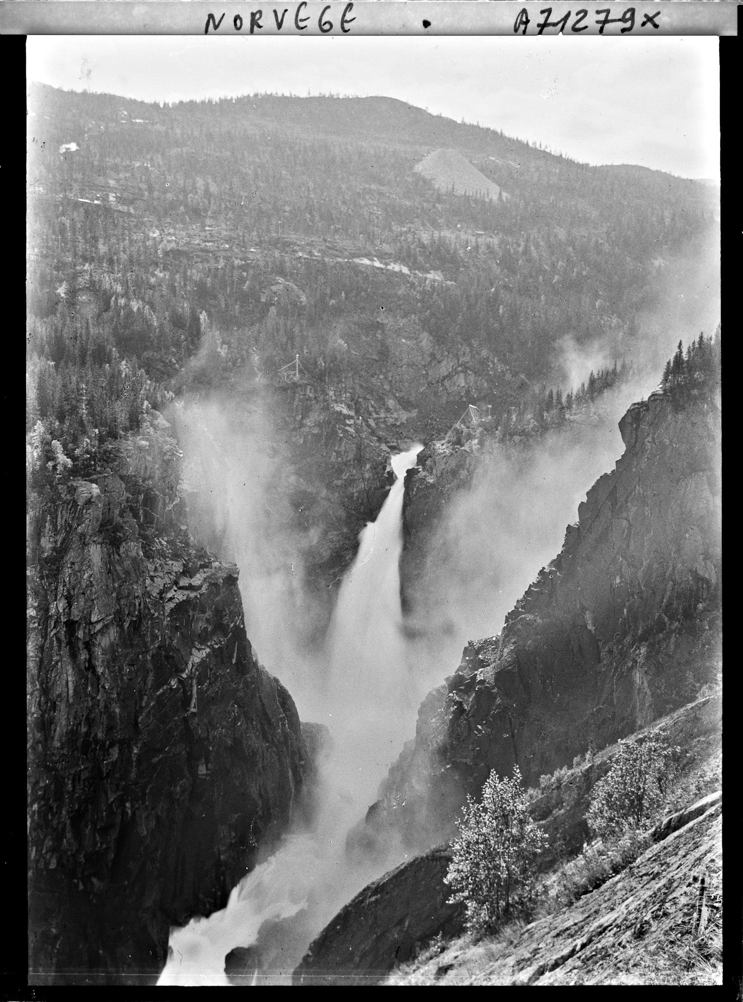 Image représentant La cascade de Rjukanfossen