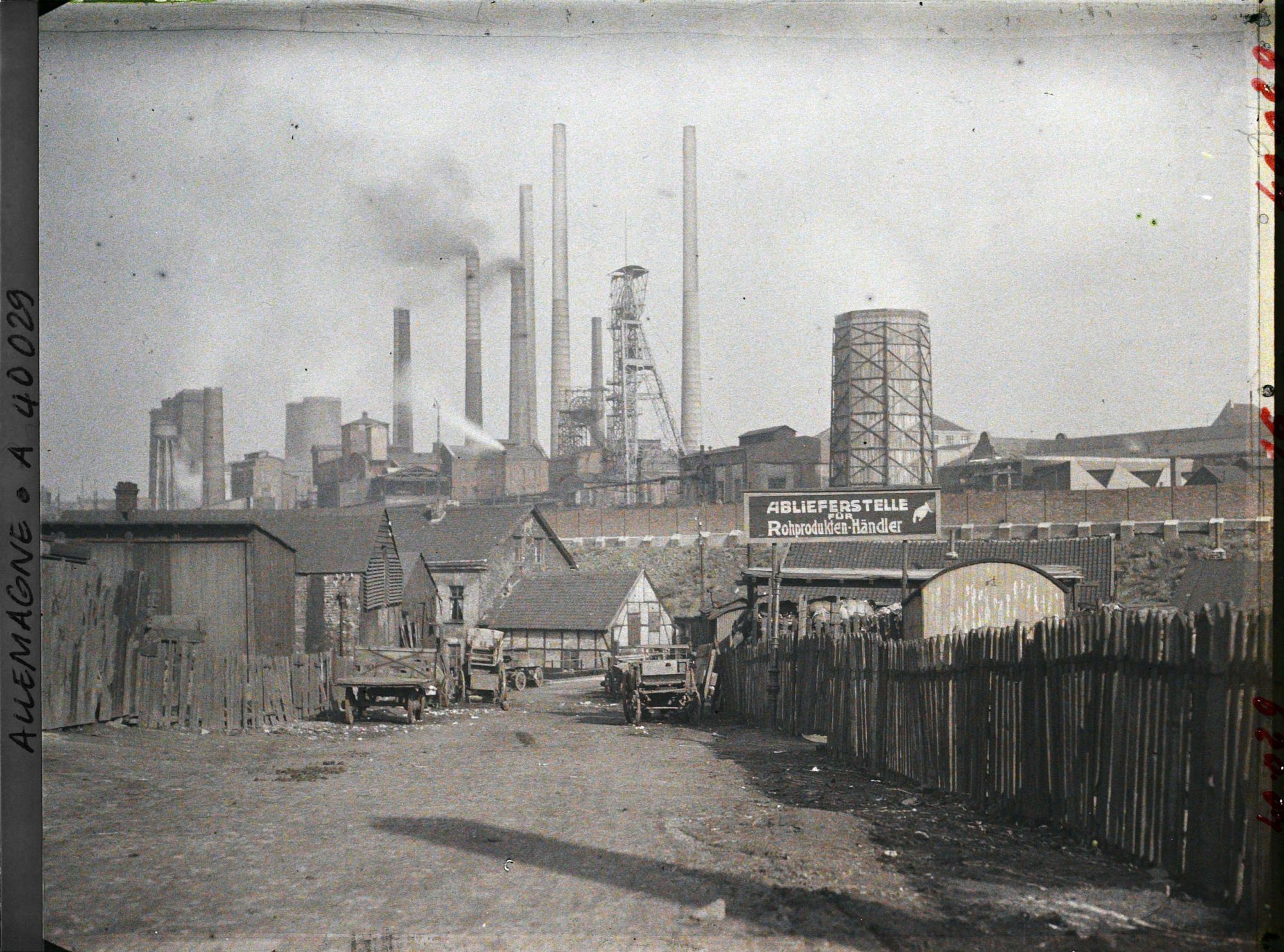 Image représentant Prusse, Essen, Usine de Charbon et Cokerie en activité
