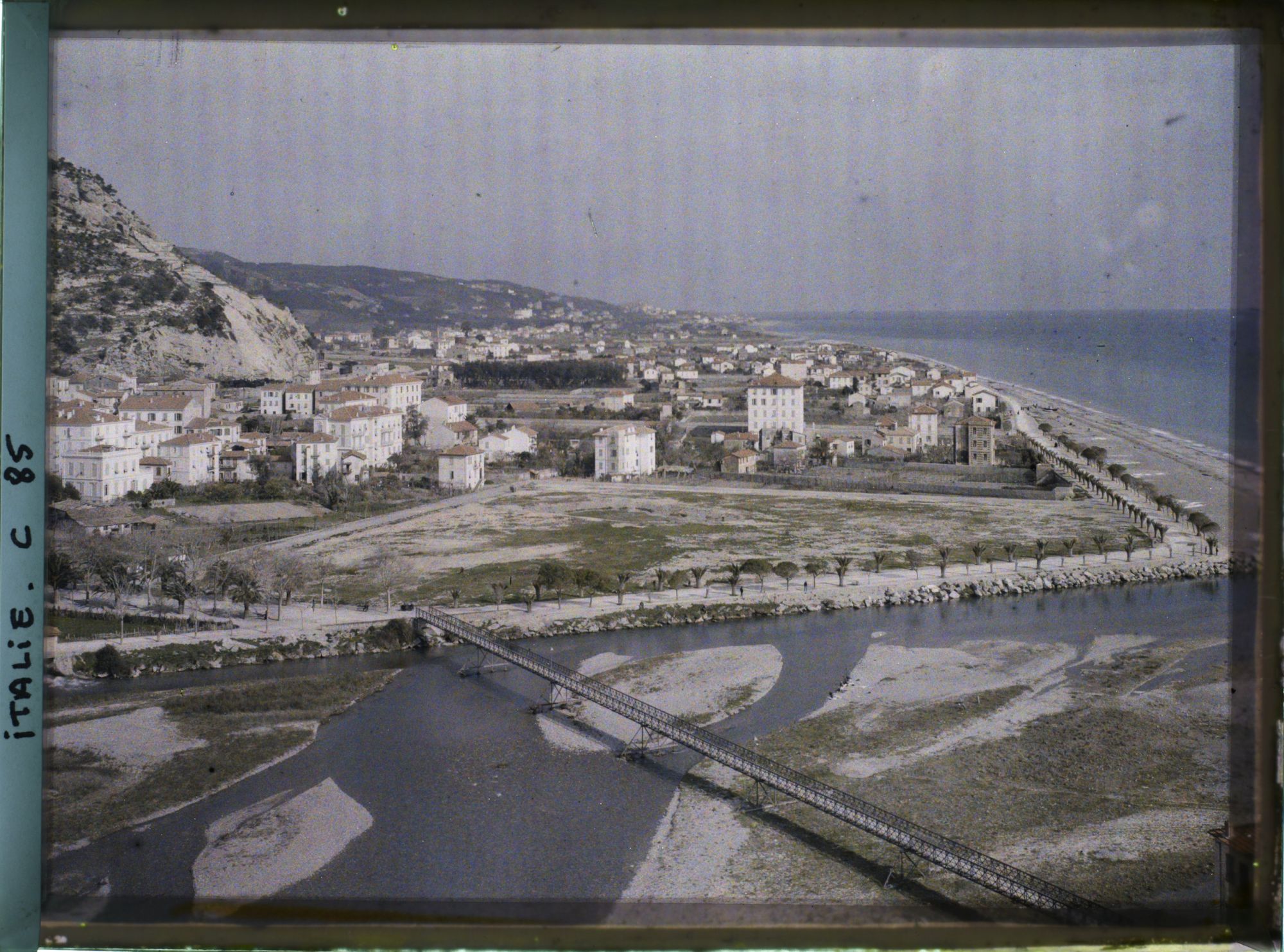 Image représentant Vue des hauteurs de Vintimille