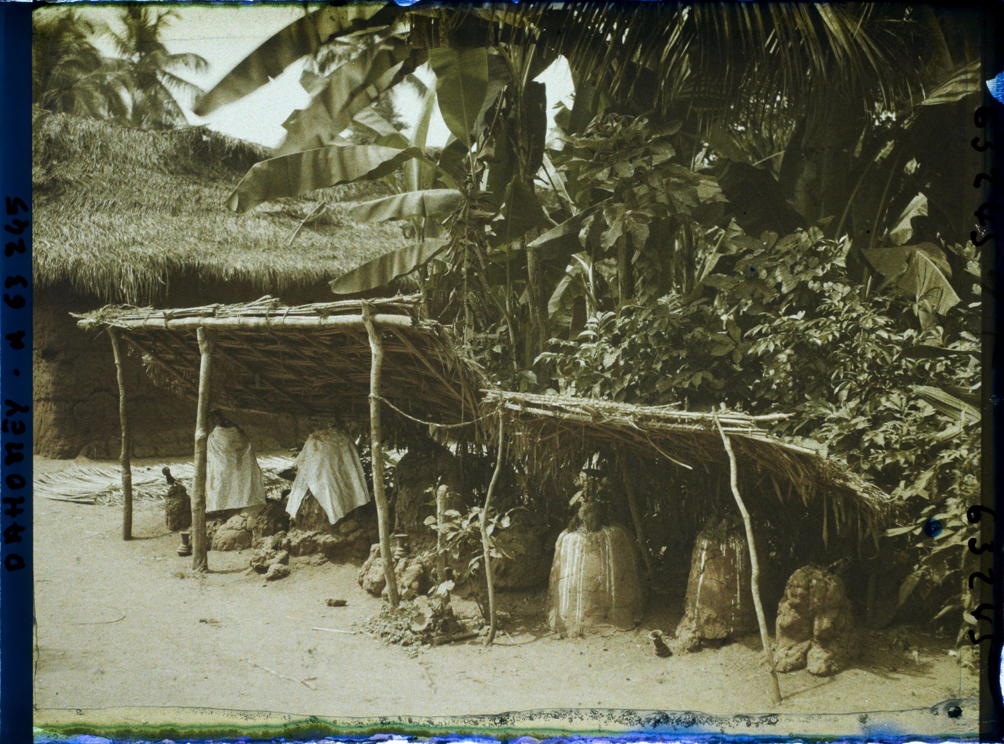 Image représentant Fétiches de la variole Djéholou
