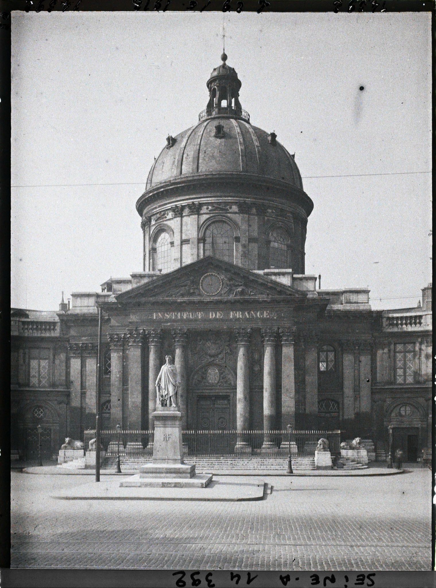 Image représentant L'Institut de France, quai de Conti