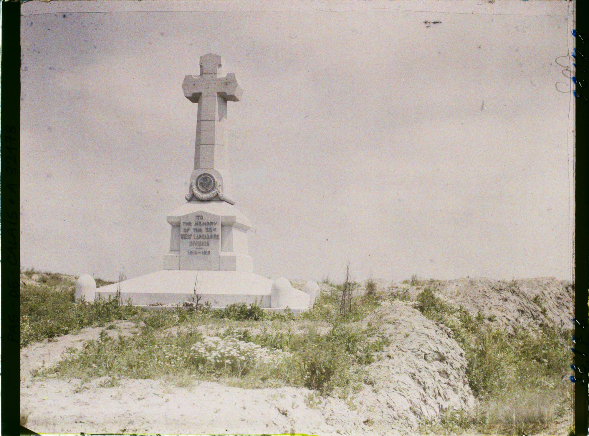 Image représentant France, Givenchy, Monument à la mémoire de la 55e Division West-Lancashire