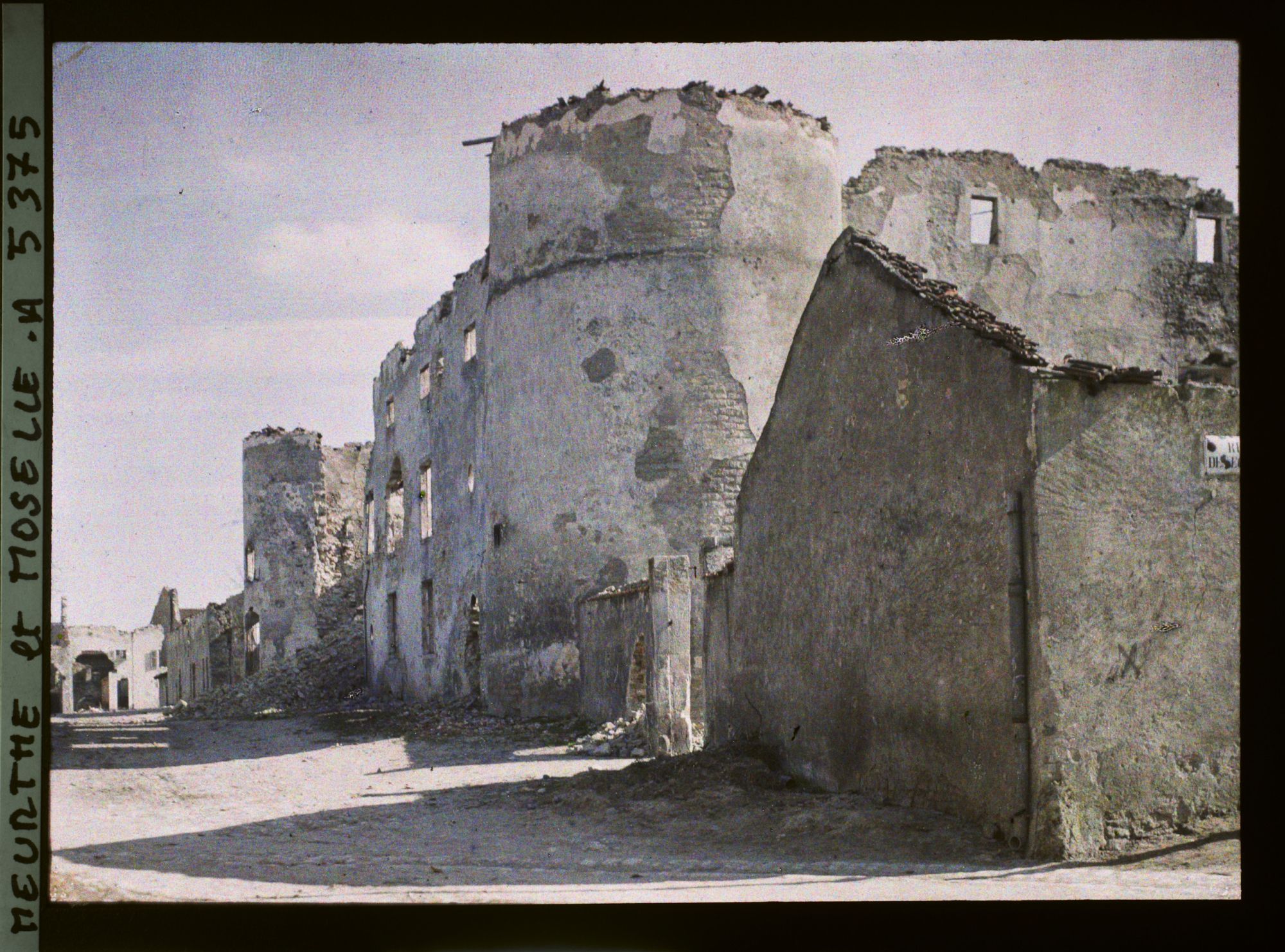 Image représentant France, Haraucourt, L'ensemble du Château