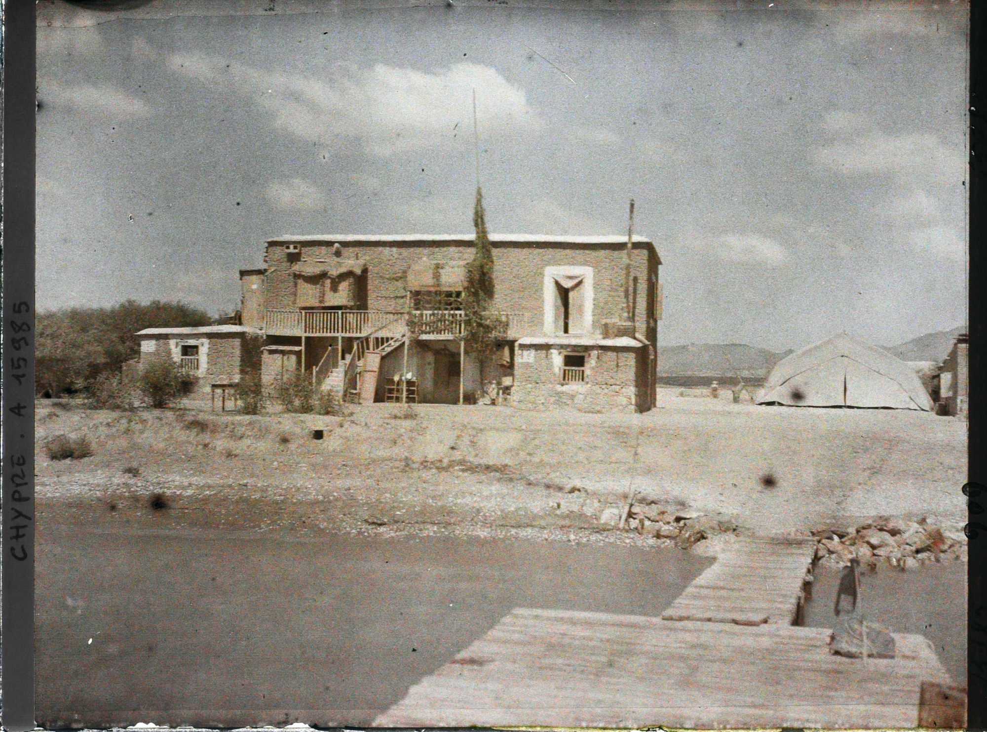 Image représentant Le débarcadère du camp de Souedie, occupé par la  " Légion d'Orient "