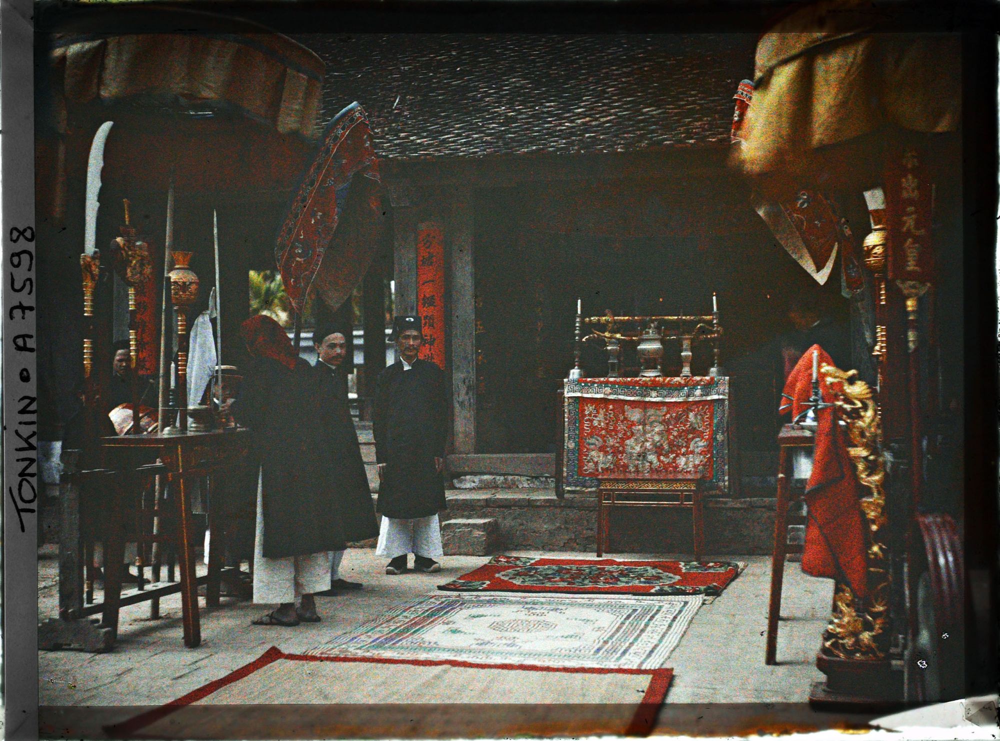 Image représentant Les préparatifs au temple Te ky-phuc, lors d'une cérémonie pour demander le bonheur