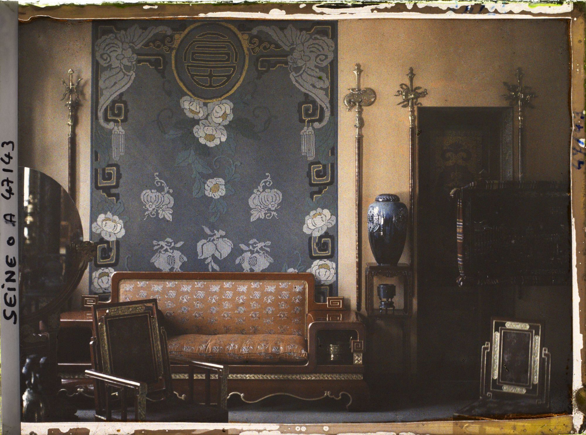 Image représentant L'Exposition des arts décoratifs, Pavillon de l'Indochine, entre le cours Albert 1er et les berges de Seine. Rez-de-chaussée, salon d'honneur