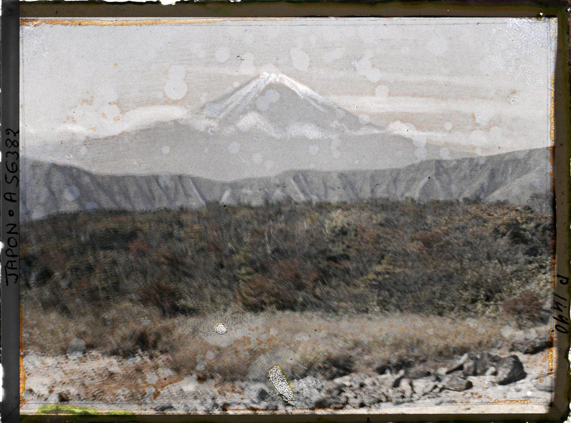 Image représentant Le Fujisan (mont Fuji) vu du versant ouest de la vallée d'Owakudani ou Ojigoku