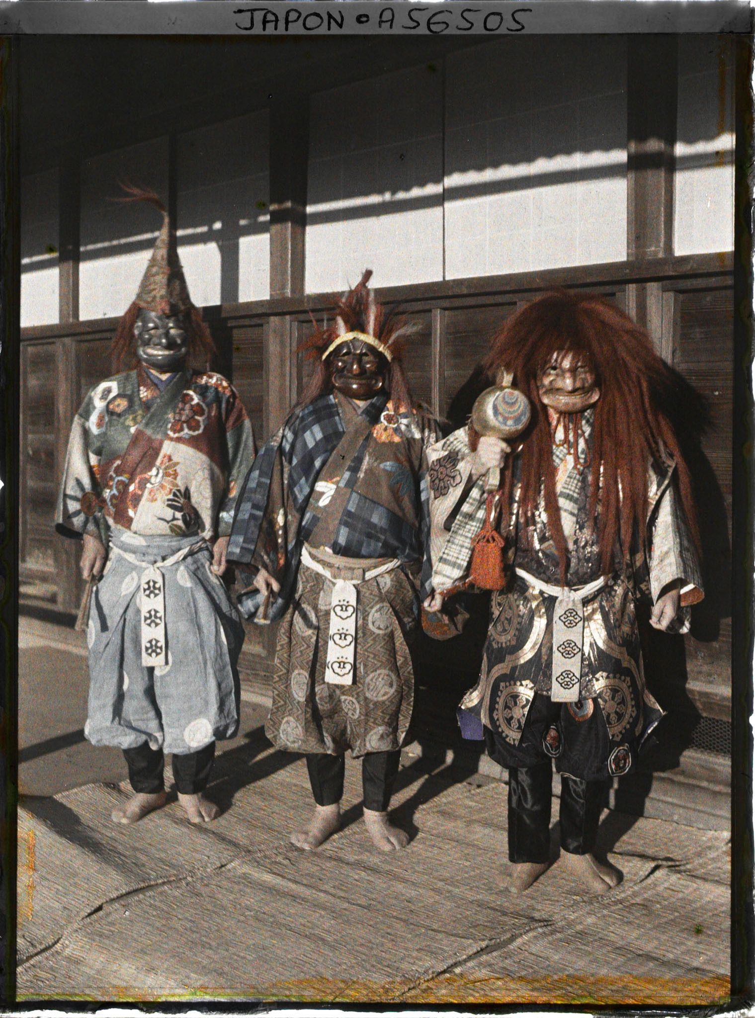 Image représentant Théâtre Nô, personnages de l'interlude Kyôgen de la pièce Ema