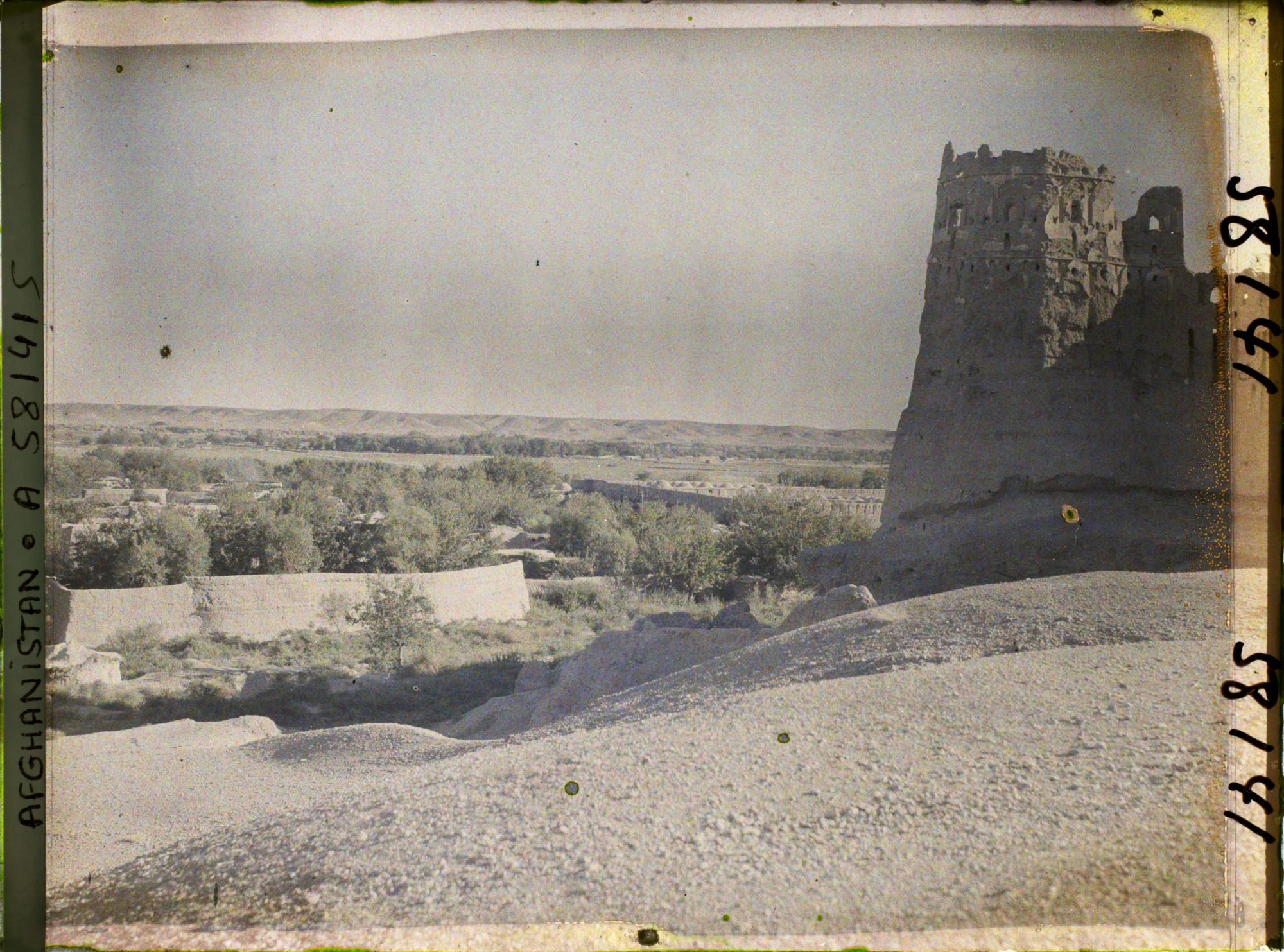 Image représentant Le village au pied de la forteresse