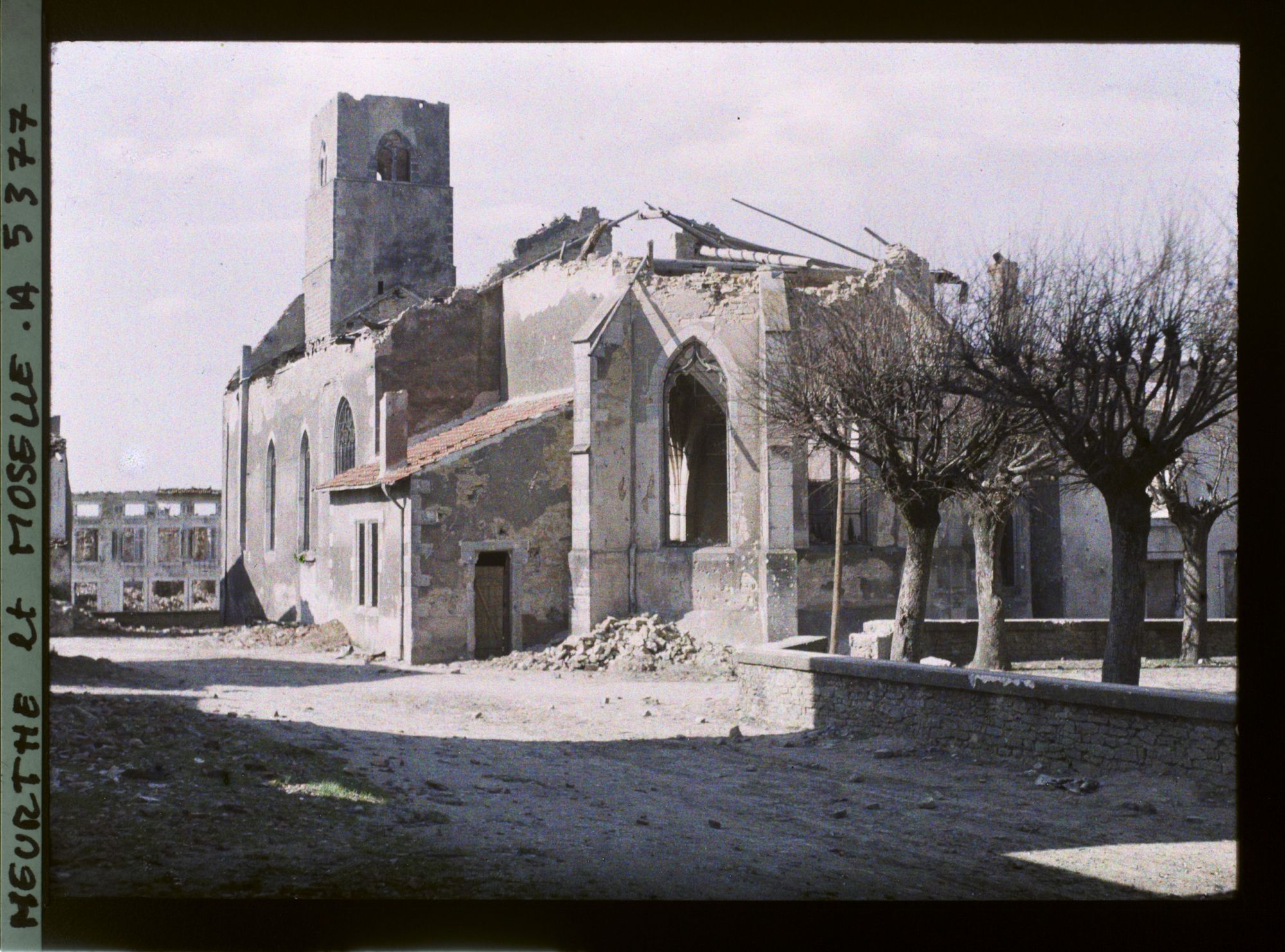 Image représentant France, Haraucourt, L'ensemble de l'Eglise, vu du Château