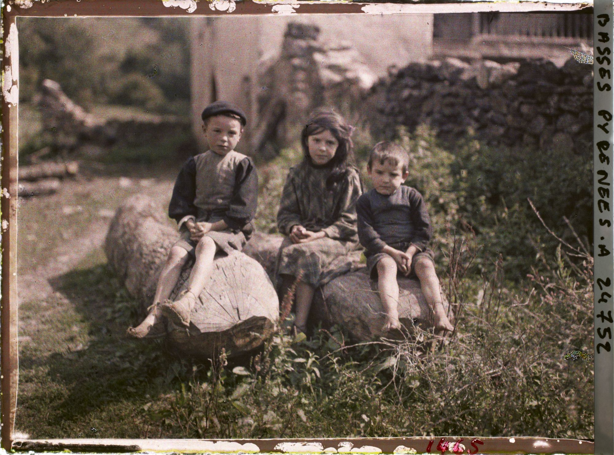 Image représentant France, Trois enfants du hameau