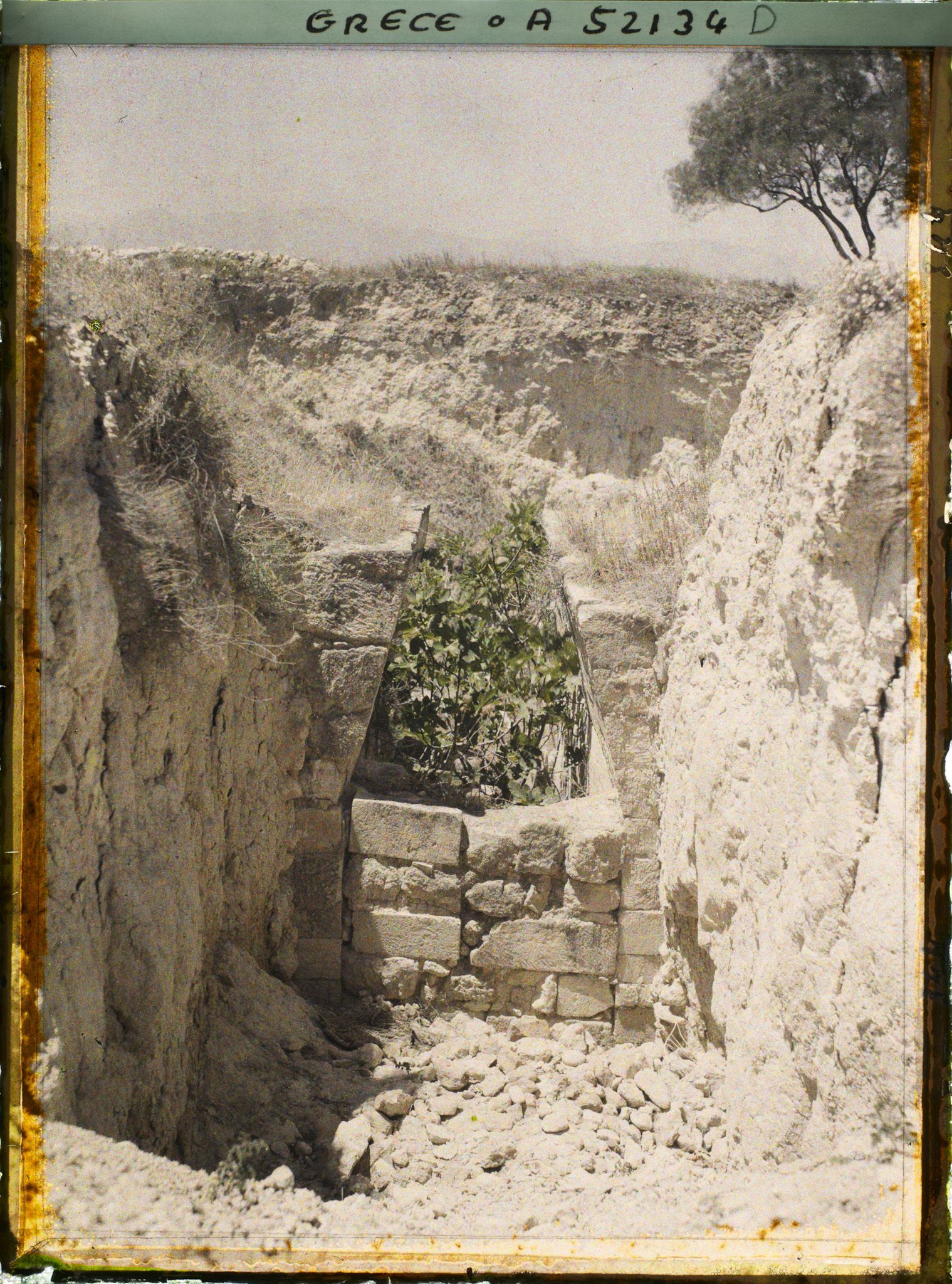 Image représentant Entrée d'un tombeau