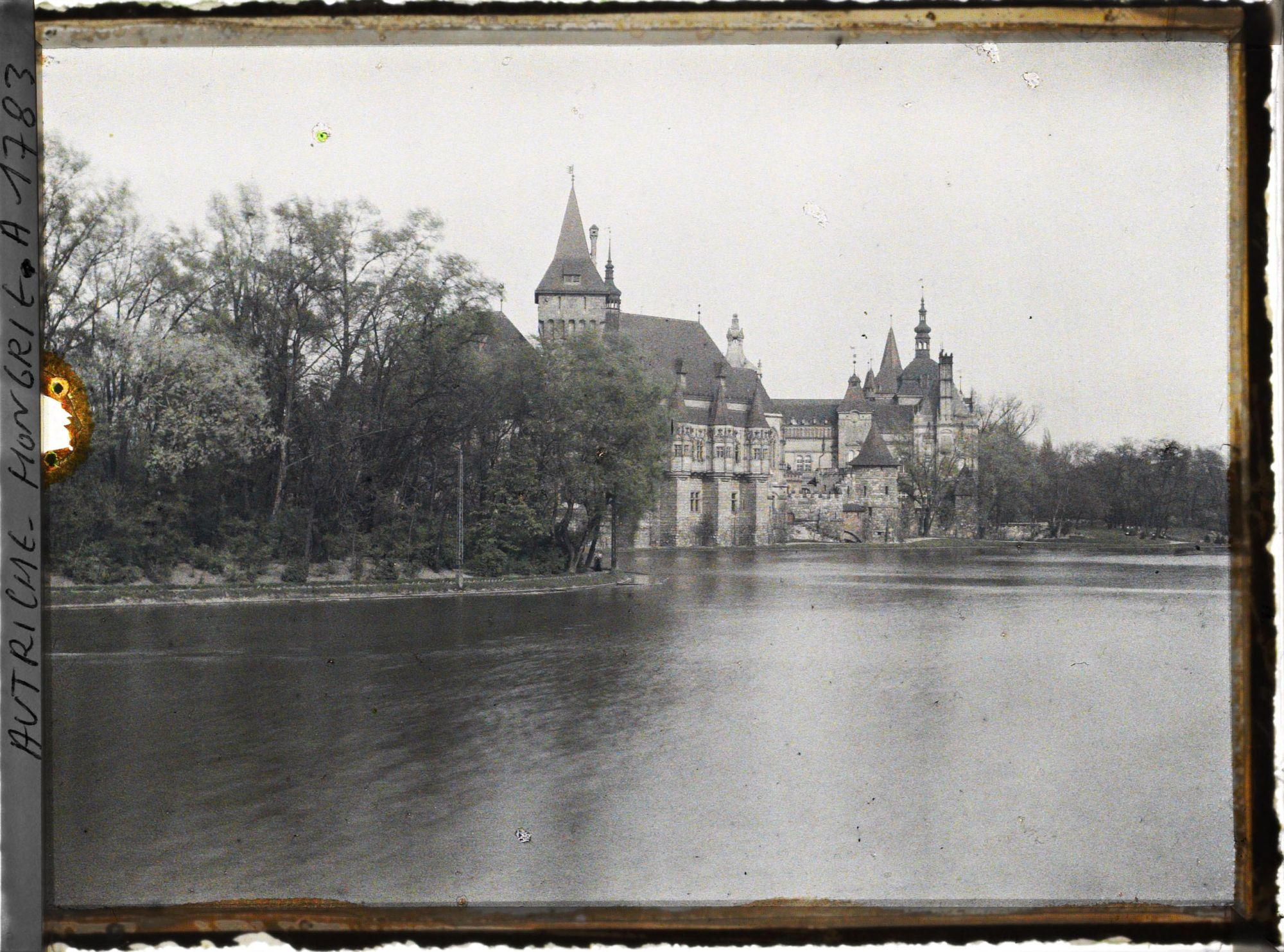 Image représentant Le musée de l'agriculture, réplique d'un château ancien