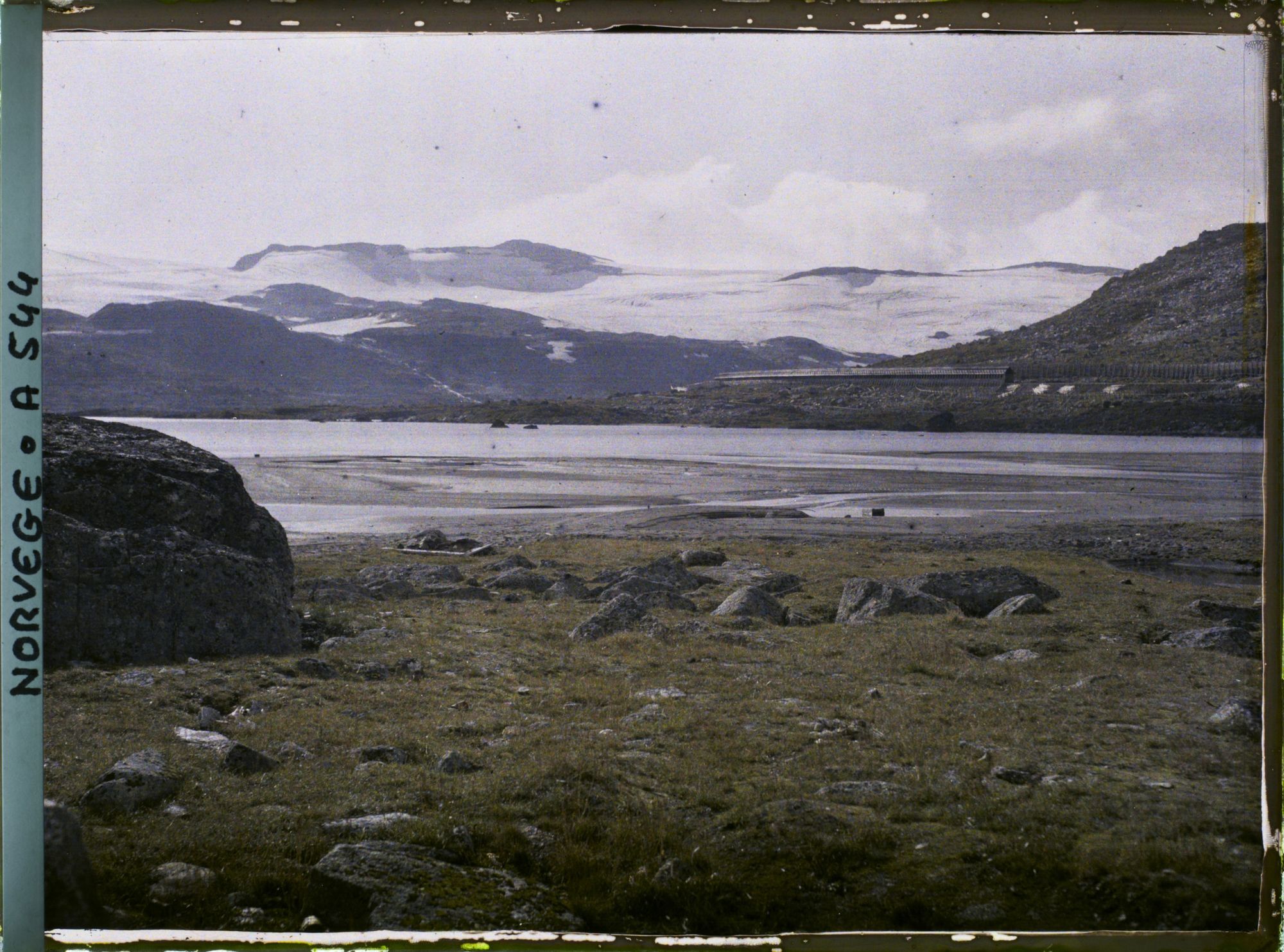 Image représentant Le lac Finsevatnet gelé