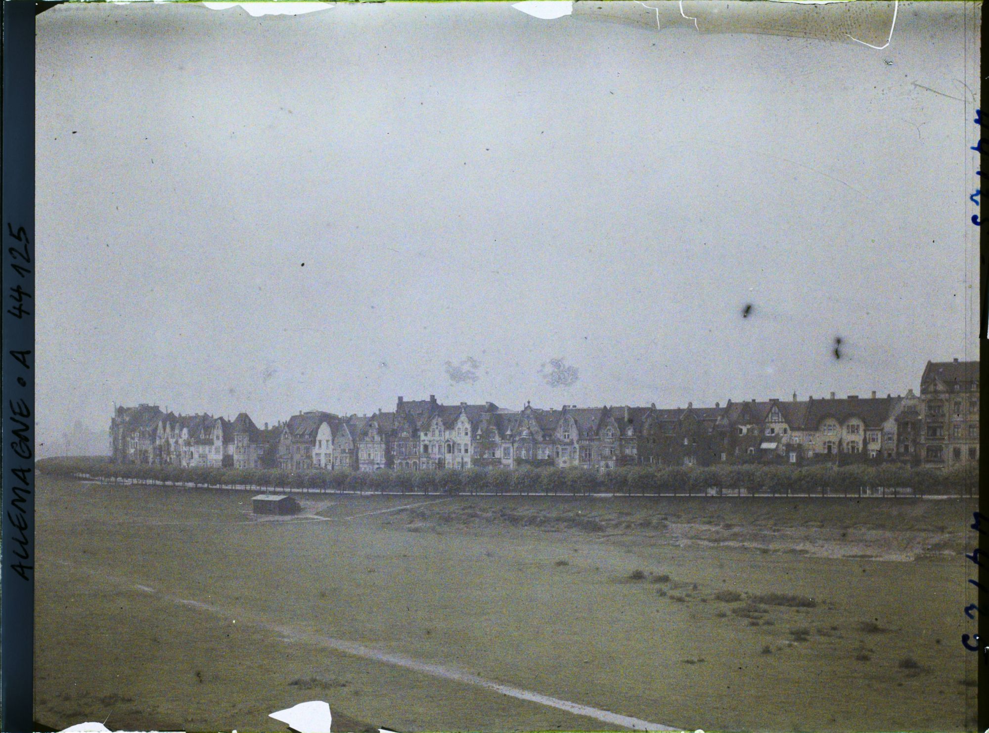 Image représentant Allemagne, Düsseldorf, Neuss vu du Gd Pont