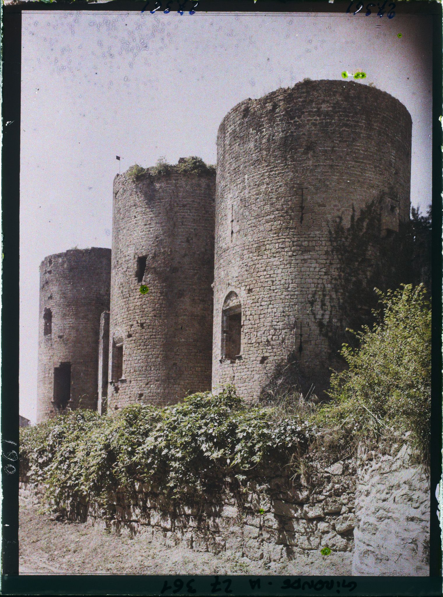 Image représentant France, Villandrant, Château du Pape Clément V