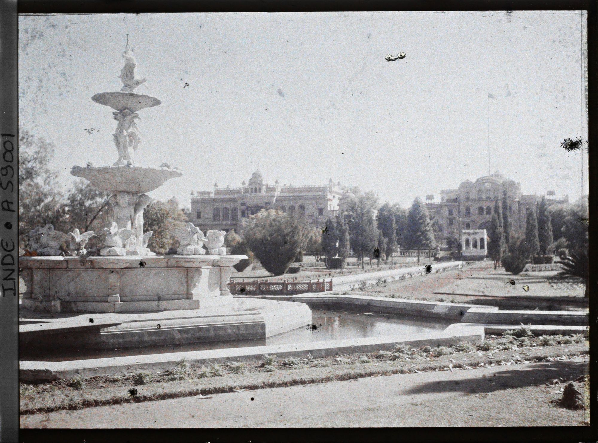 Image représentant Le nouveau palais et le Moti Bagh (jardin de la perle)