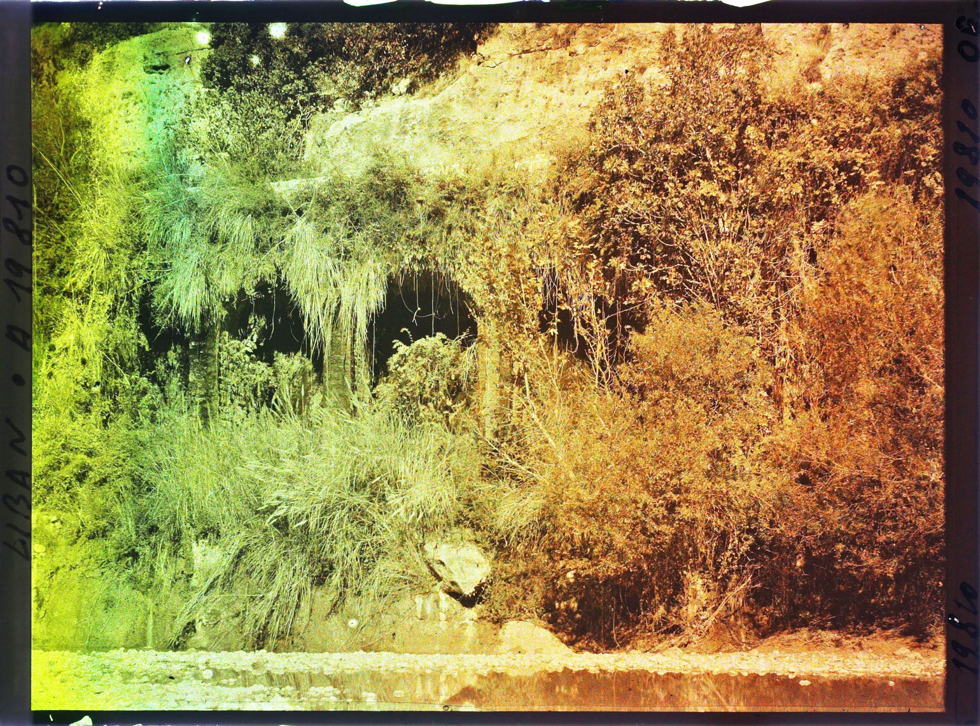 Image représentant Vestiges d'un aqueduc romain sur une berge des gorges de Nahr-el-kelb