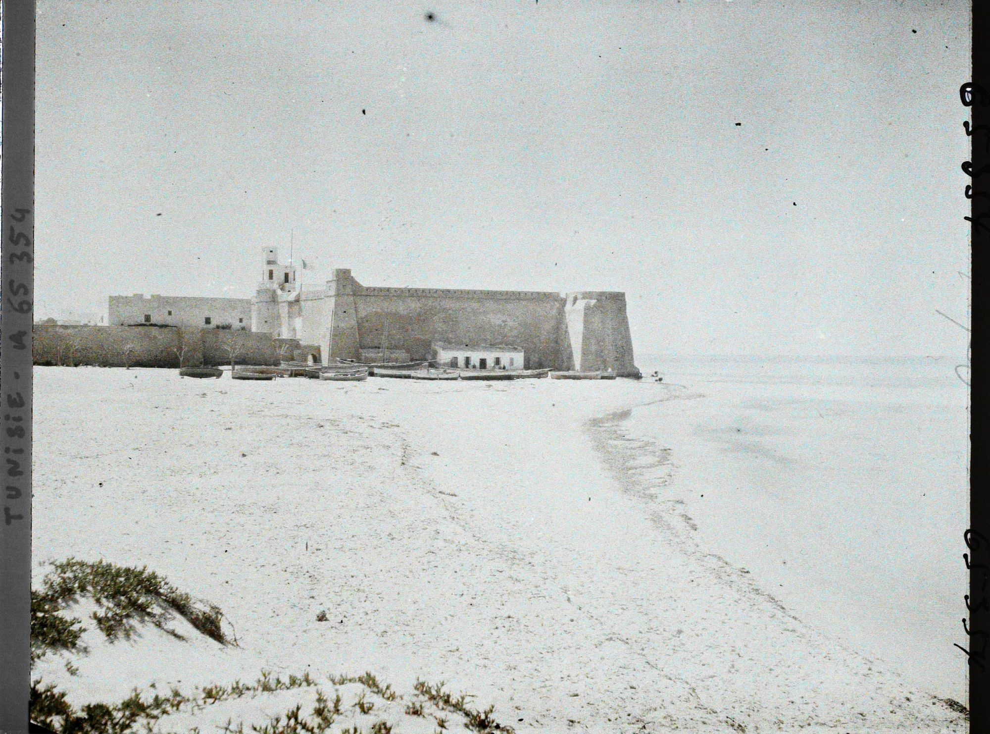 Image représentant La casbah construite sur le rivage