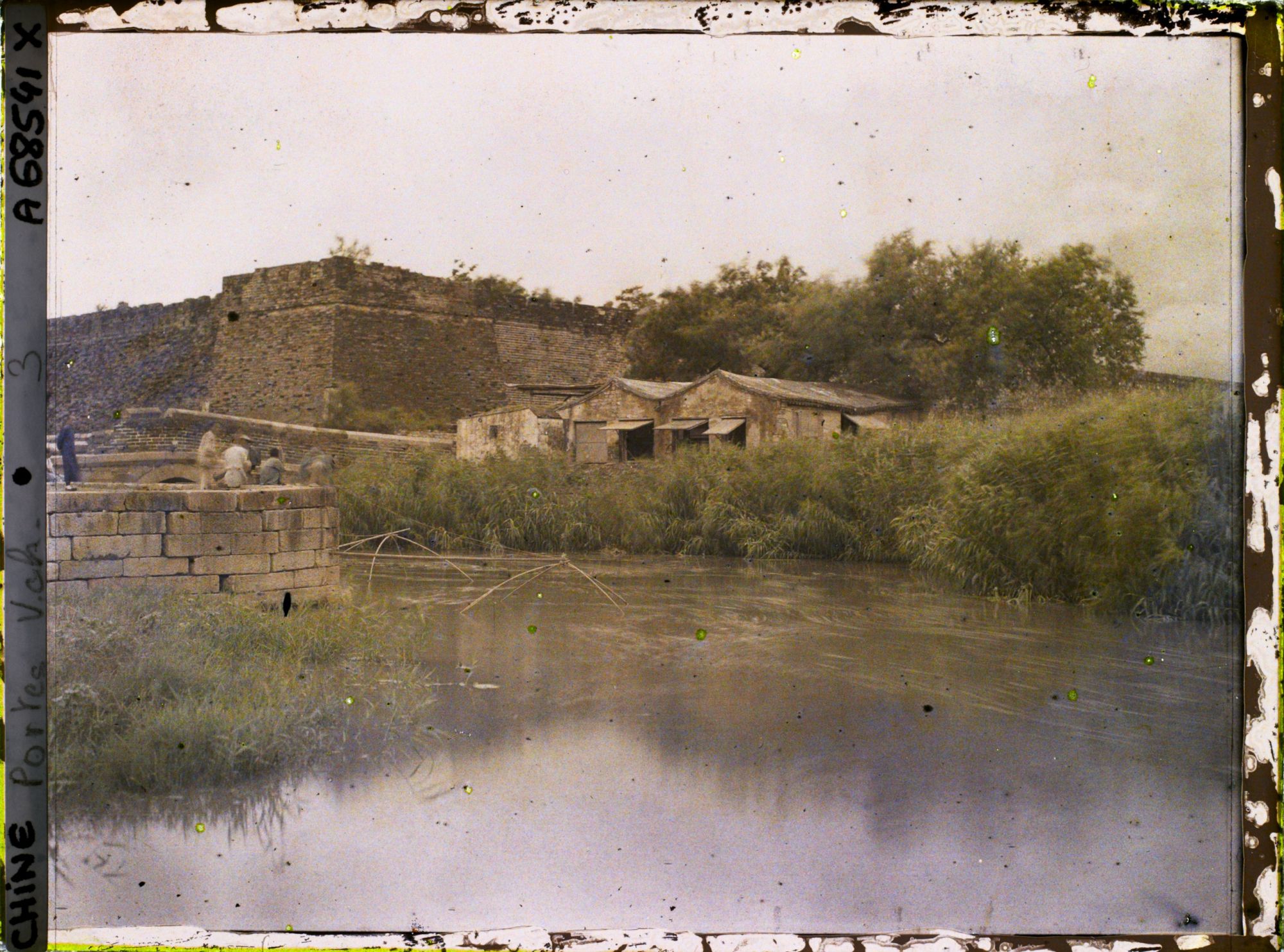 Image représentant À l'angle nord-est de la muraille de la ville chinoise