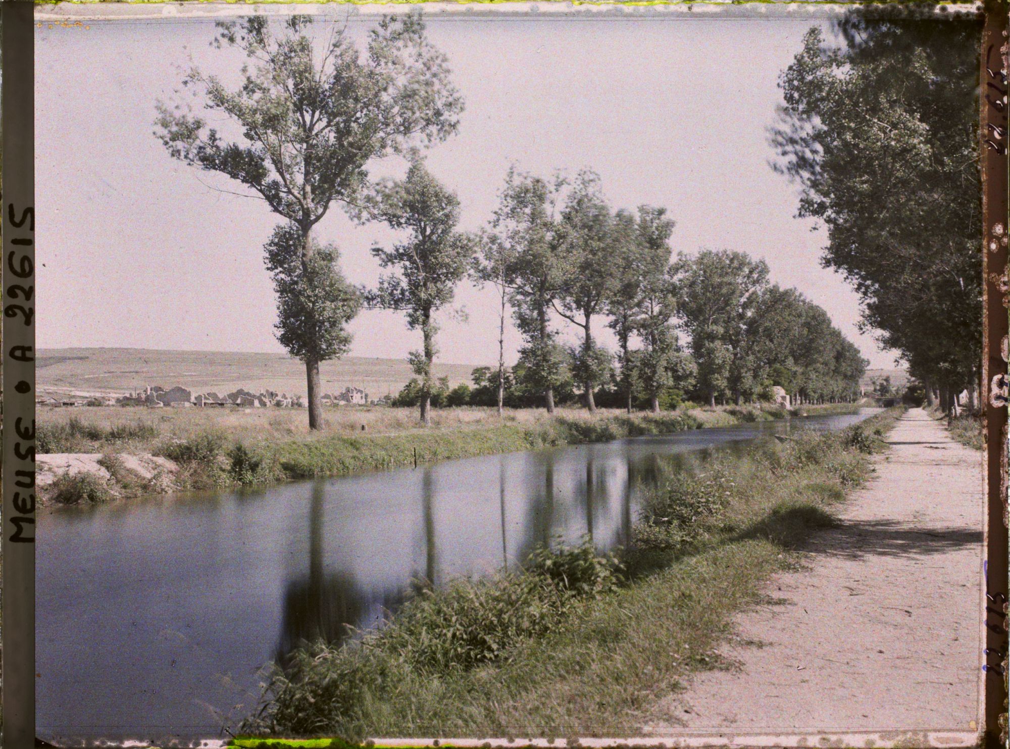 Image représentant France, Bras , Ruines du Village de Bras, Canal de l'Est et Côte de Froide Terre