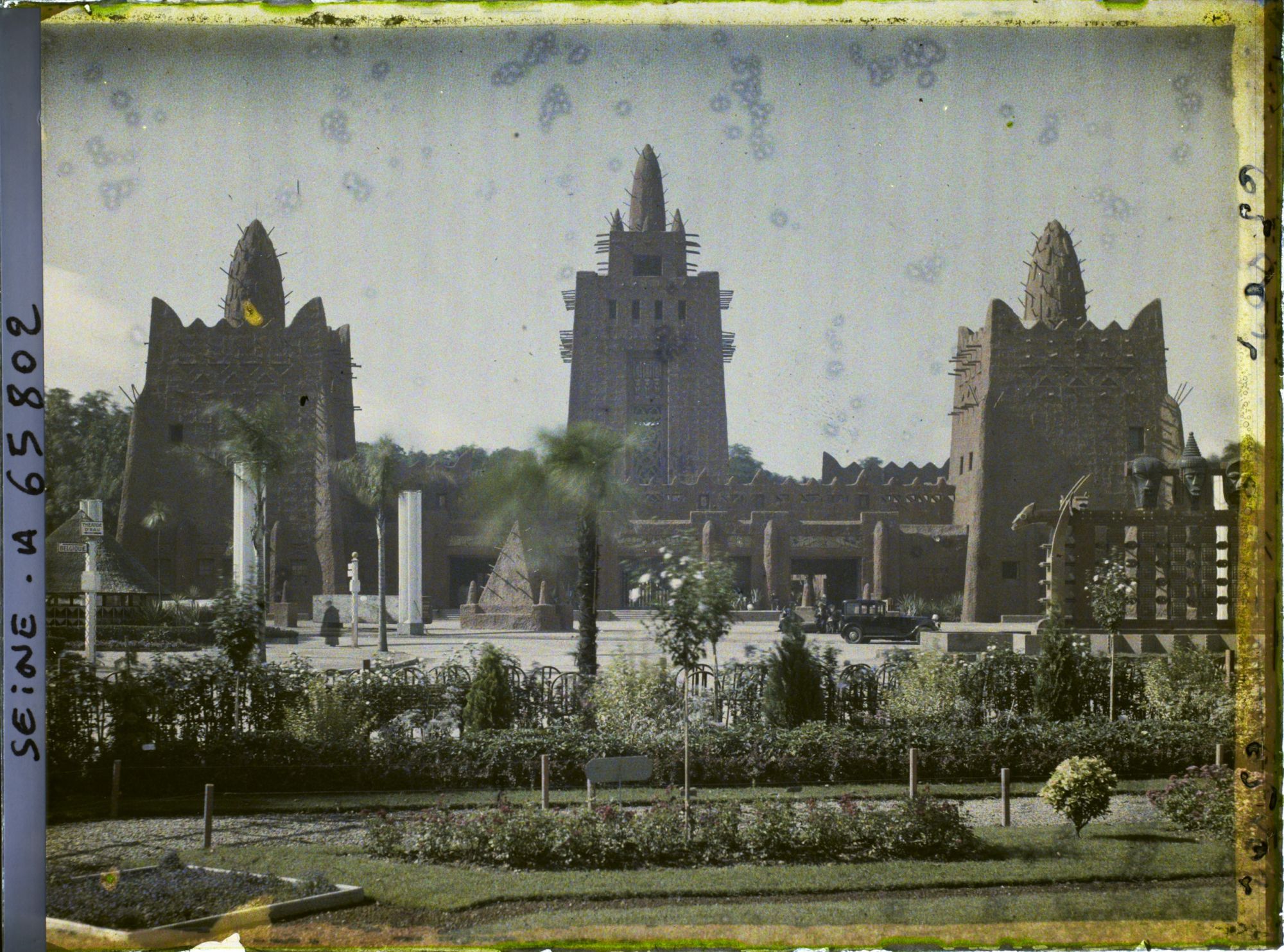 Image représentant L'Exposition Coloniale Internationale de 1931, le pavillon de l'AOF (Afrique occidentale française)