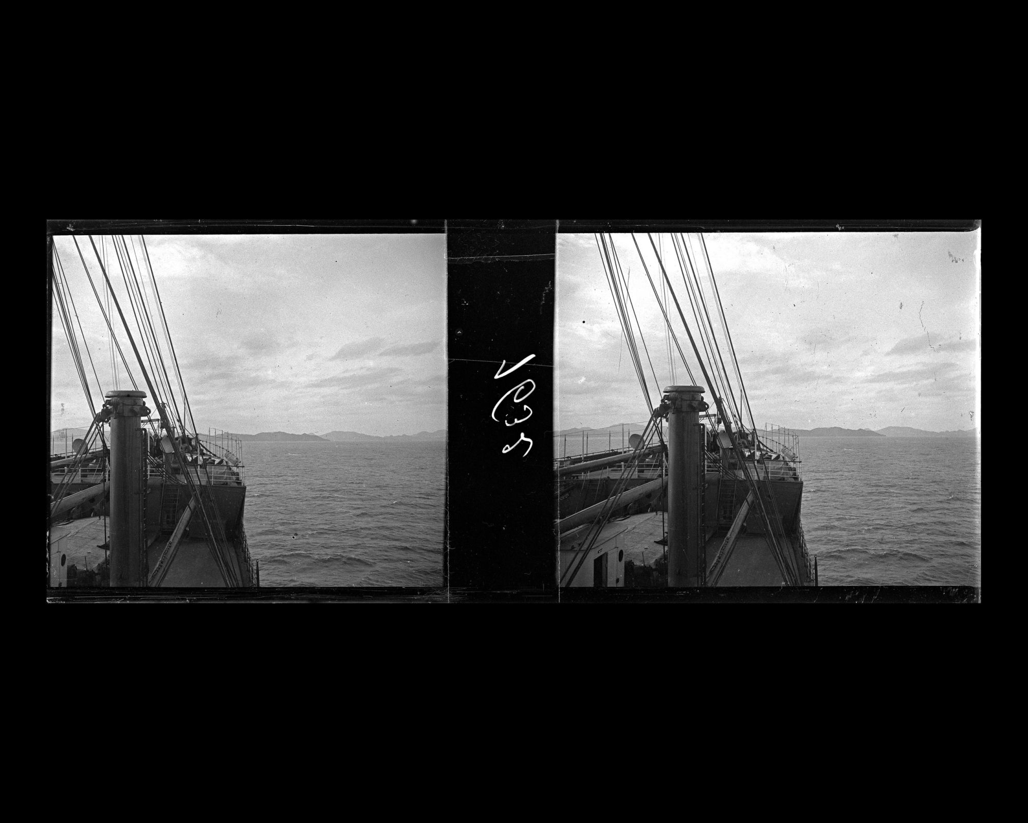 Image représentant L'avant du Koréa avec les îles à l'horizon