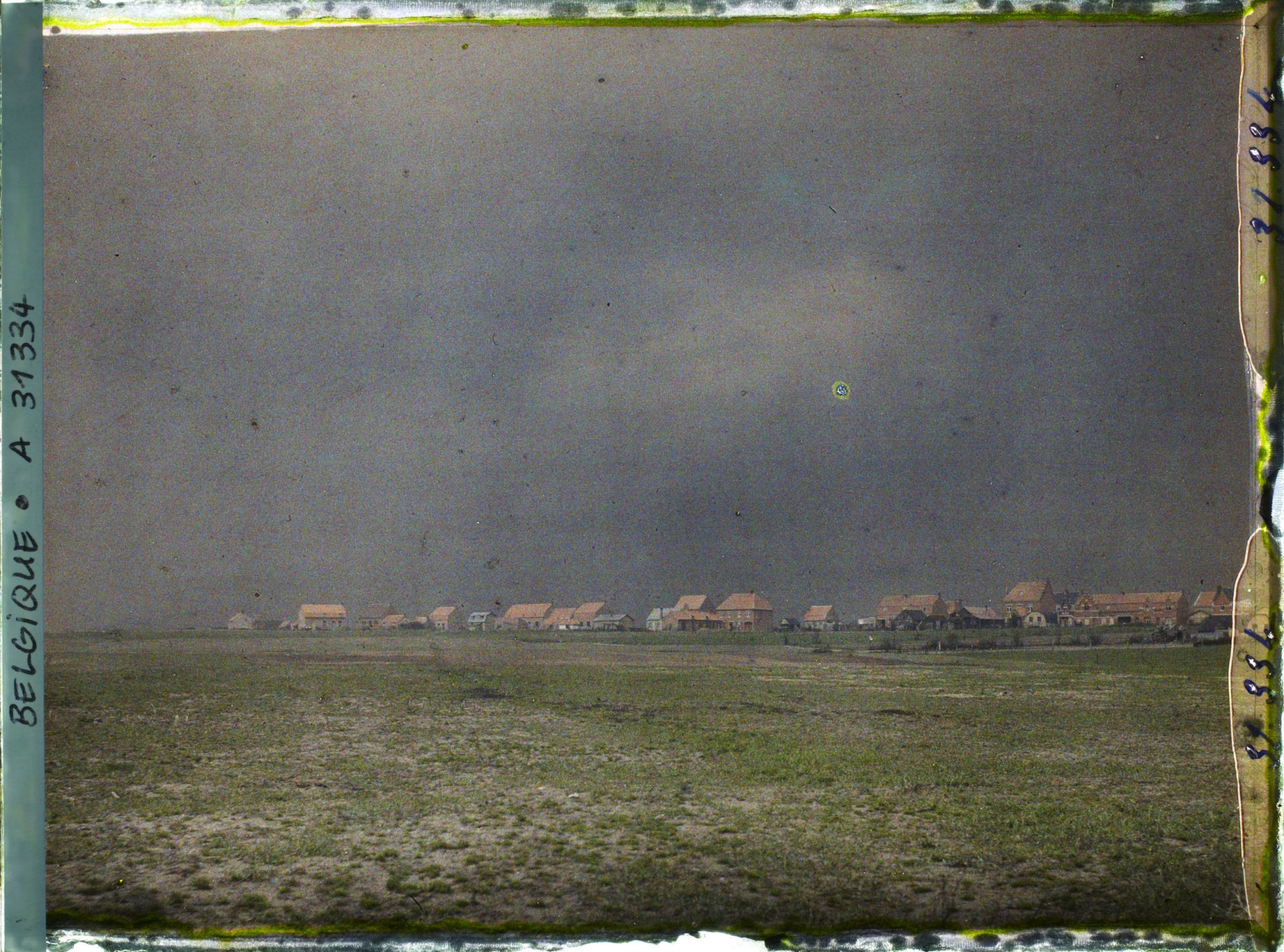 Image représentant Belgique, Passendacle, Orage sur le Village
