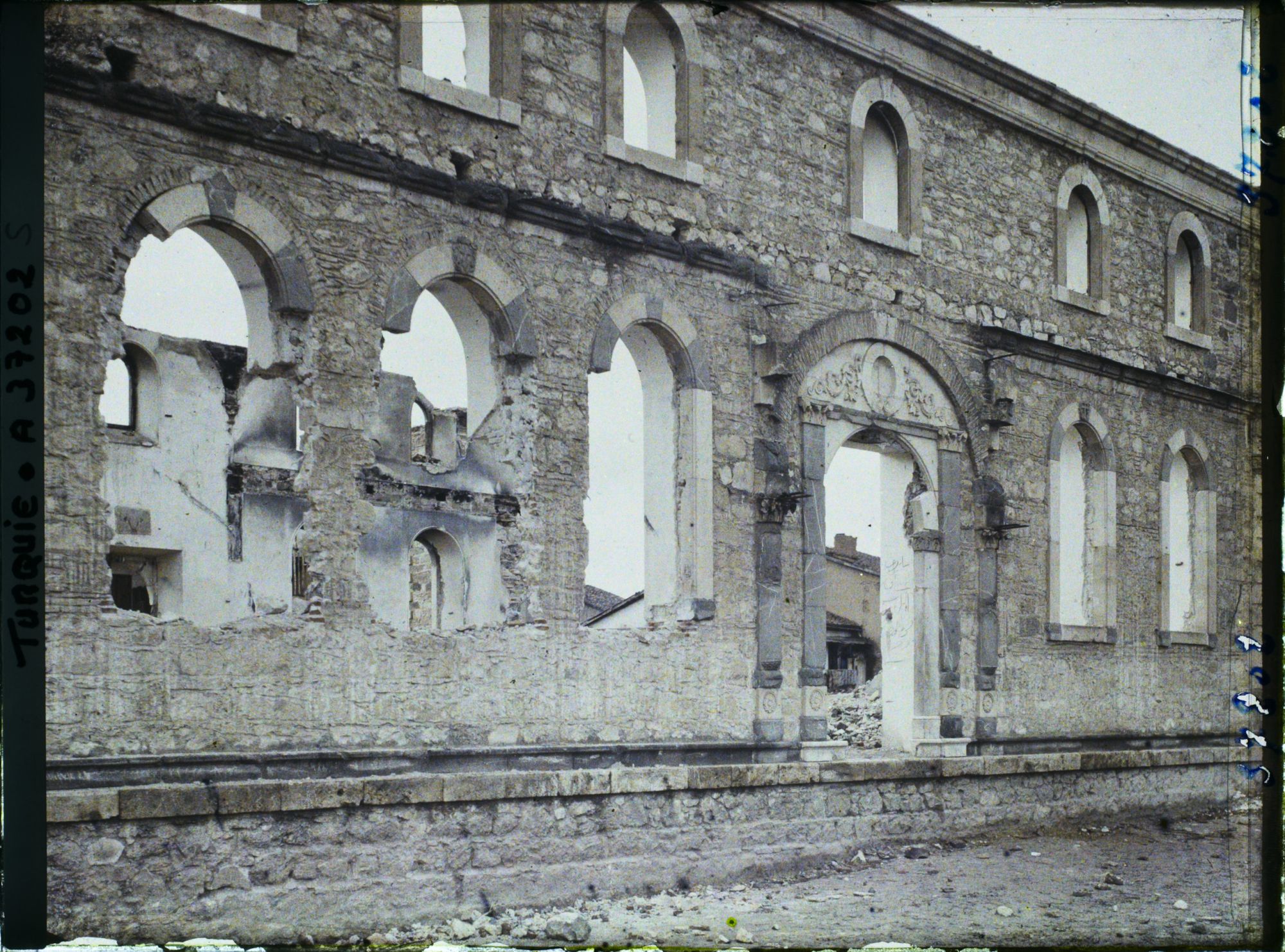 Image représentant Turquie, Ouchak, L'Eglise Grecque incendiée