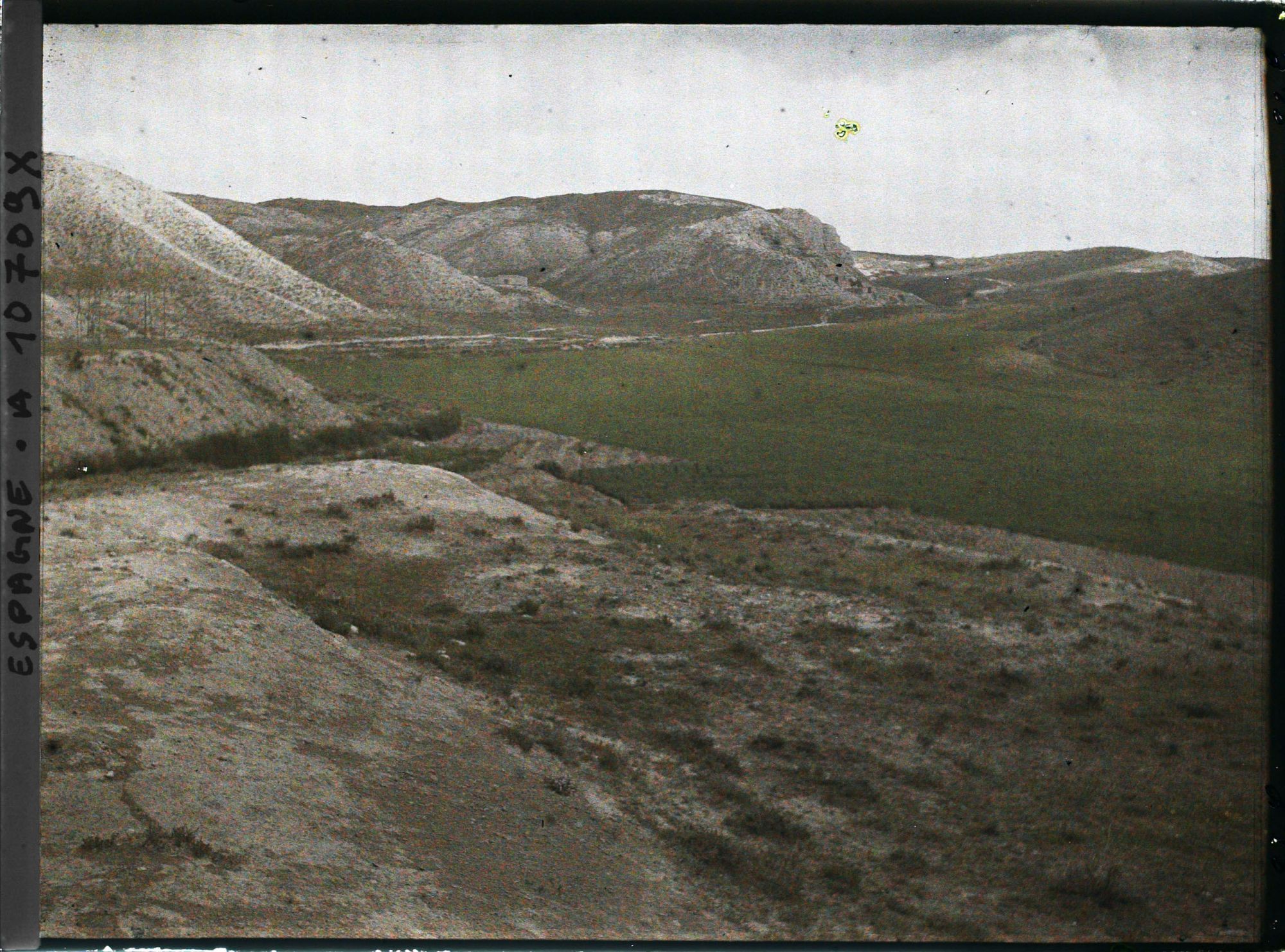 Image représentant Espagne, Aranjuez, Près du Mirador de Cristina, les hauteurs âpres et dans le fond, les blés