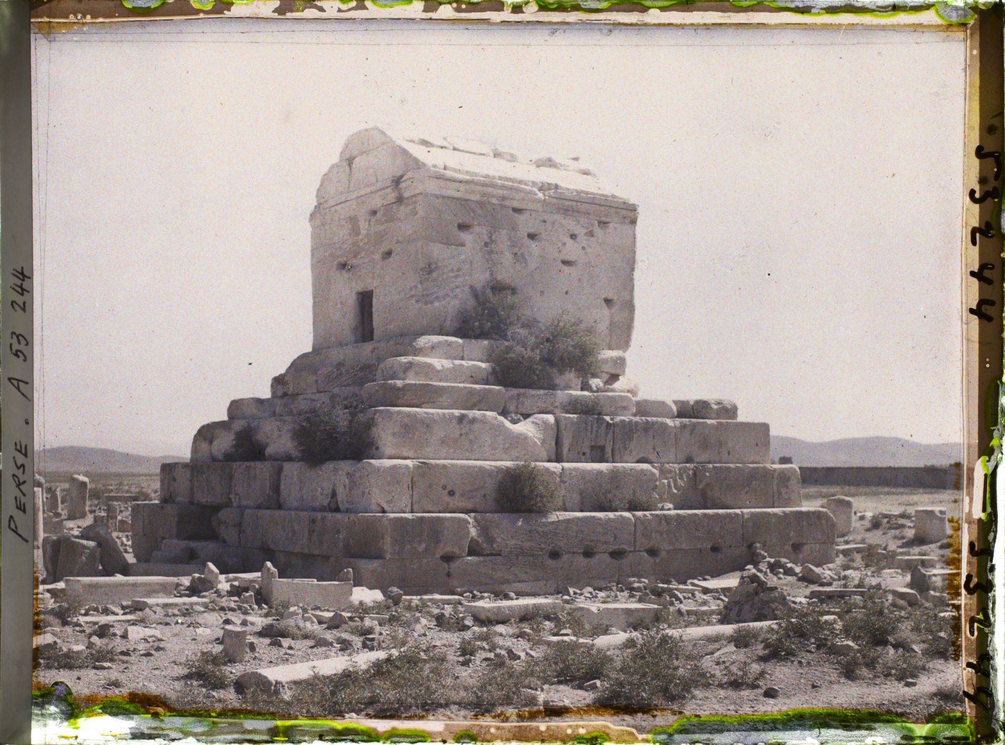 Image représentant Le tombeau de Cyrus II (vers 530 avant JC.)