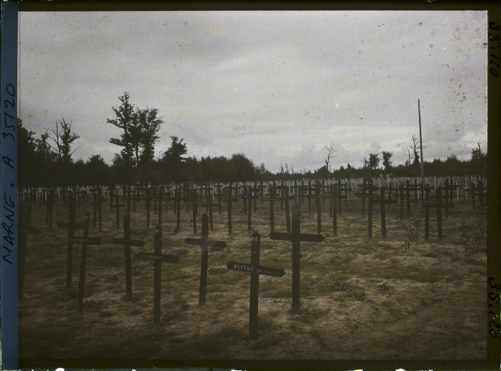 Image représentant France, Binarville (Meuse), Cimetière Allemand