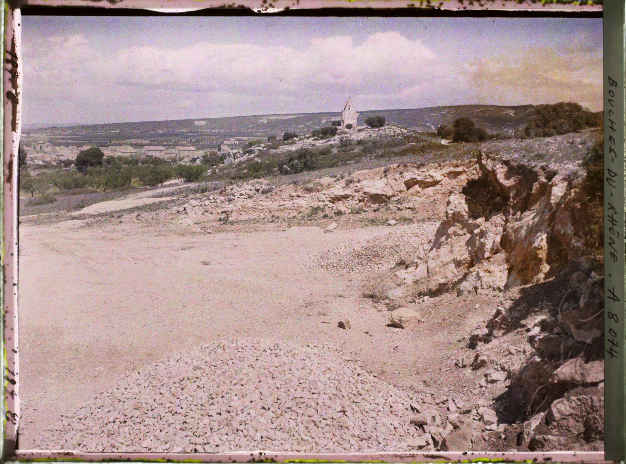 Image représentant Vue panoramique de la ville, avec un moulin