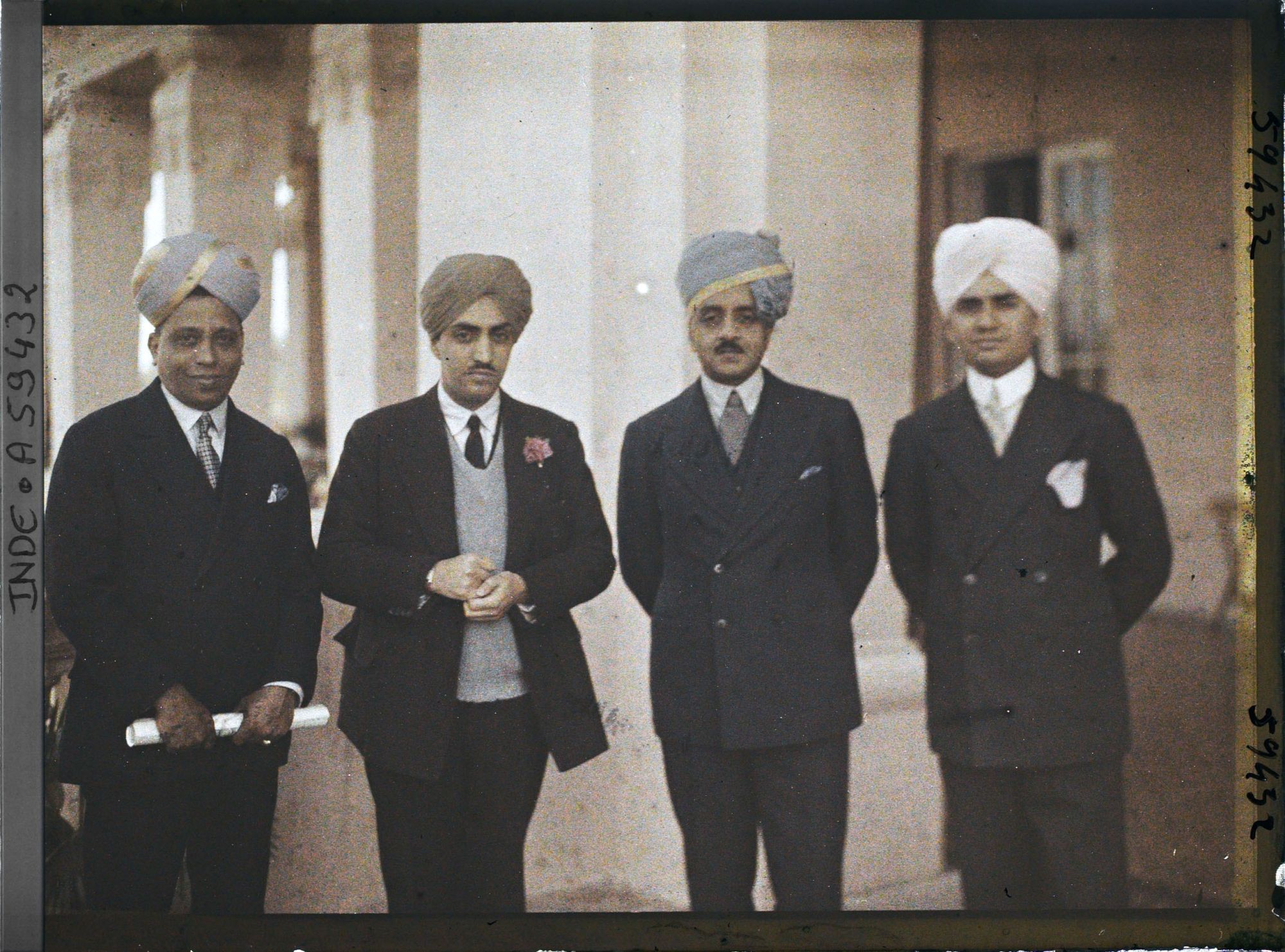 Image représentant Portrait de trois maharajahs et du sirdar Dass, ministre et conseiller personnel du maharajah de Kapurthala