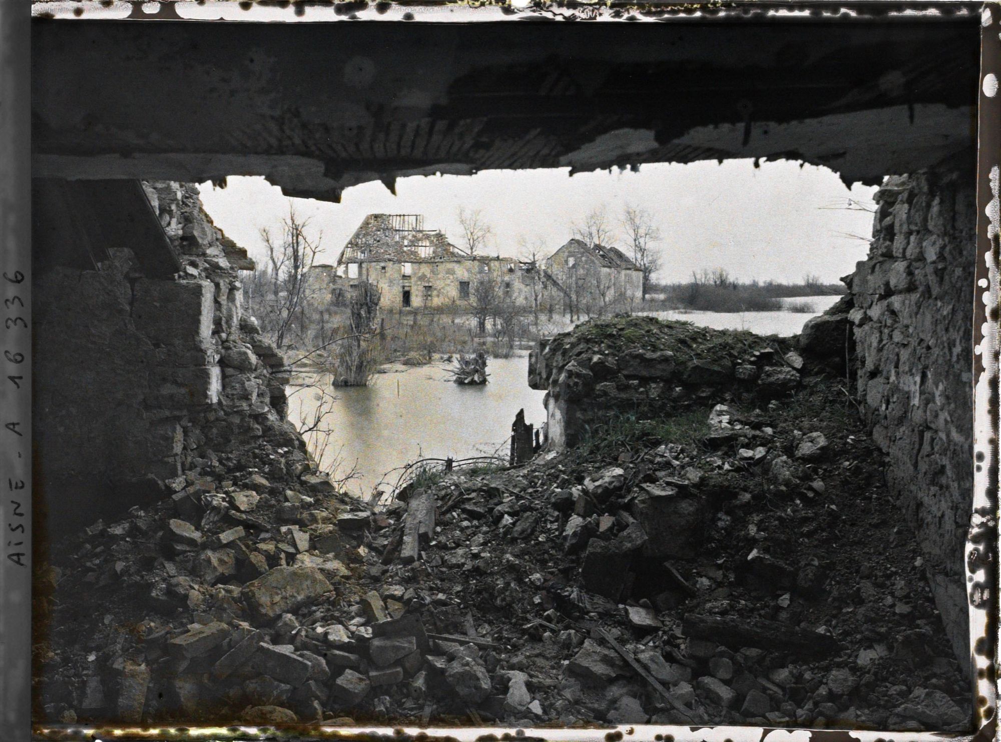 Image représentant Vue sur l'Aisne, paysage en ruines