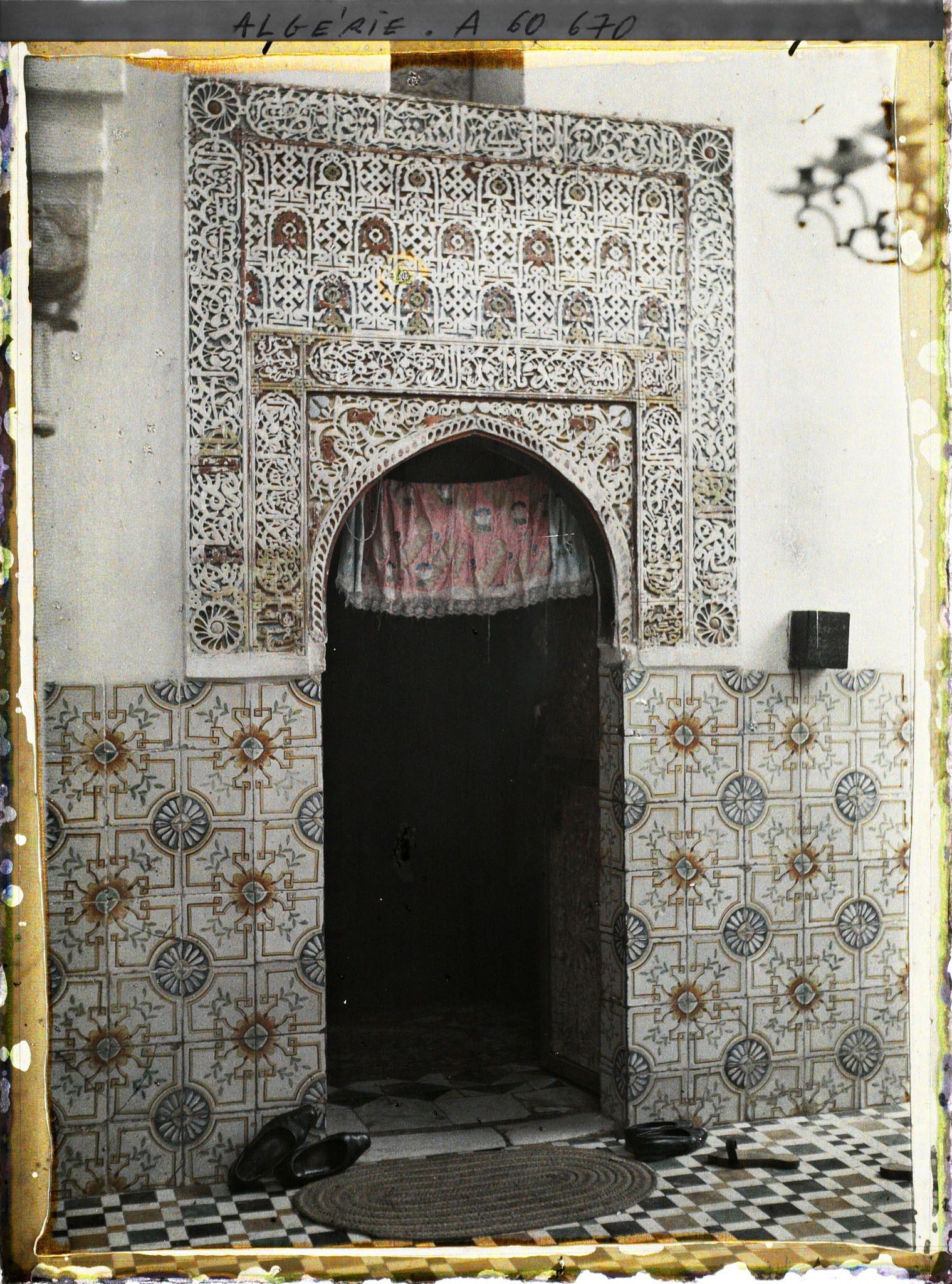 Image représentant L'entrée de la koubba de Sidi Bou Médine